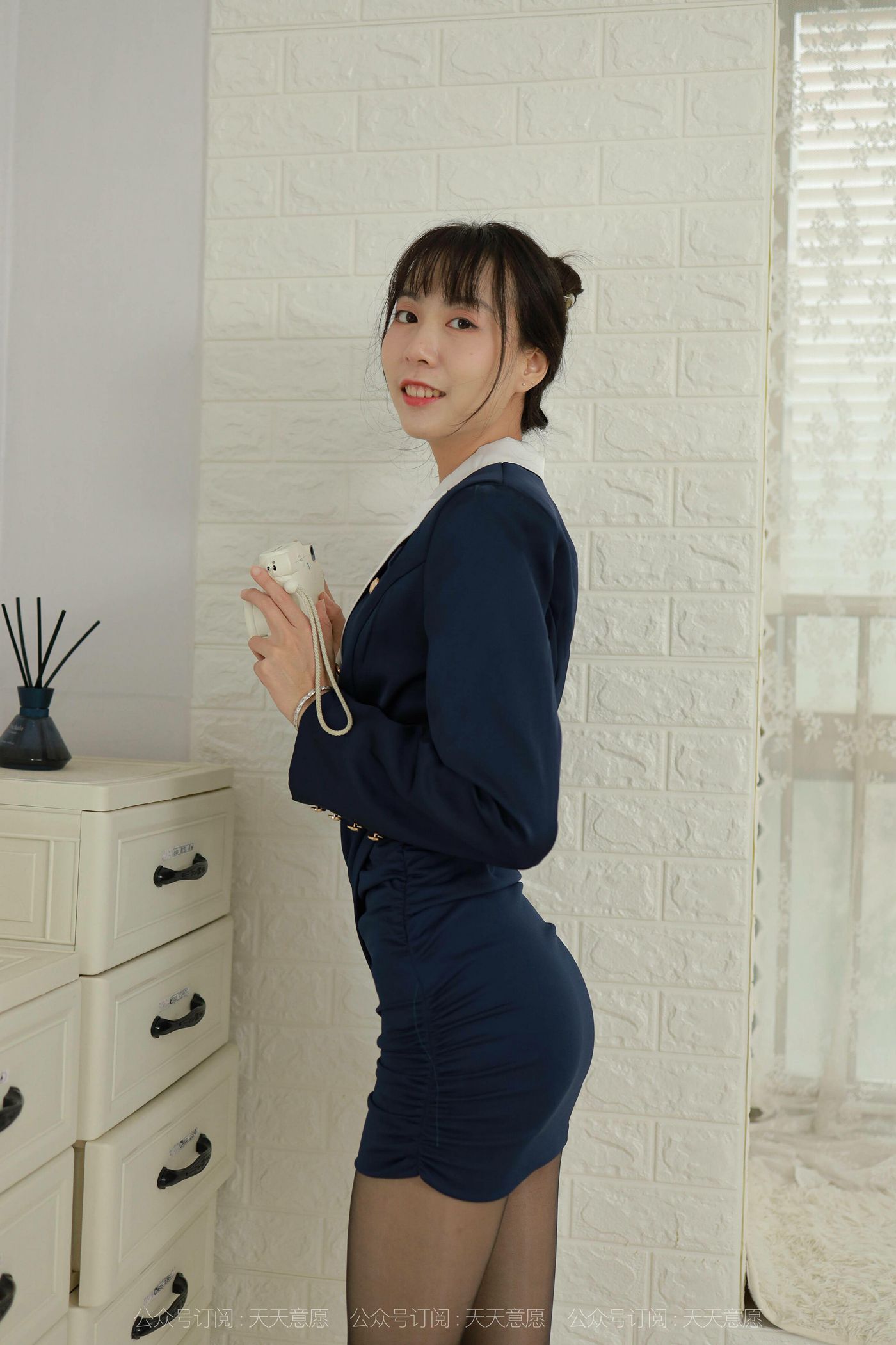 图片[33]-[IESS异思趣向]2021.11.17 丝享家977：团团《美腿代言人》[93P] – 速更版-美库