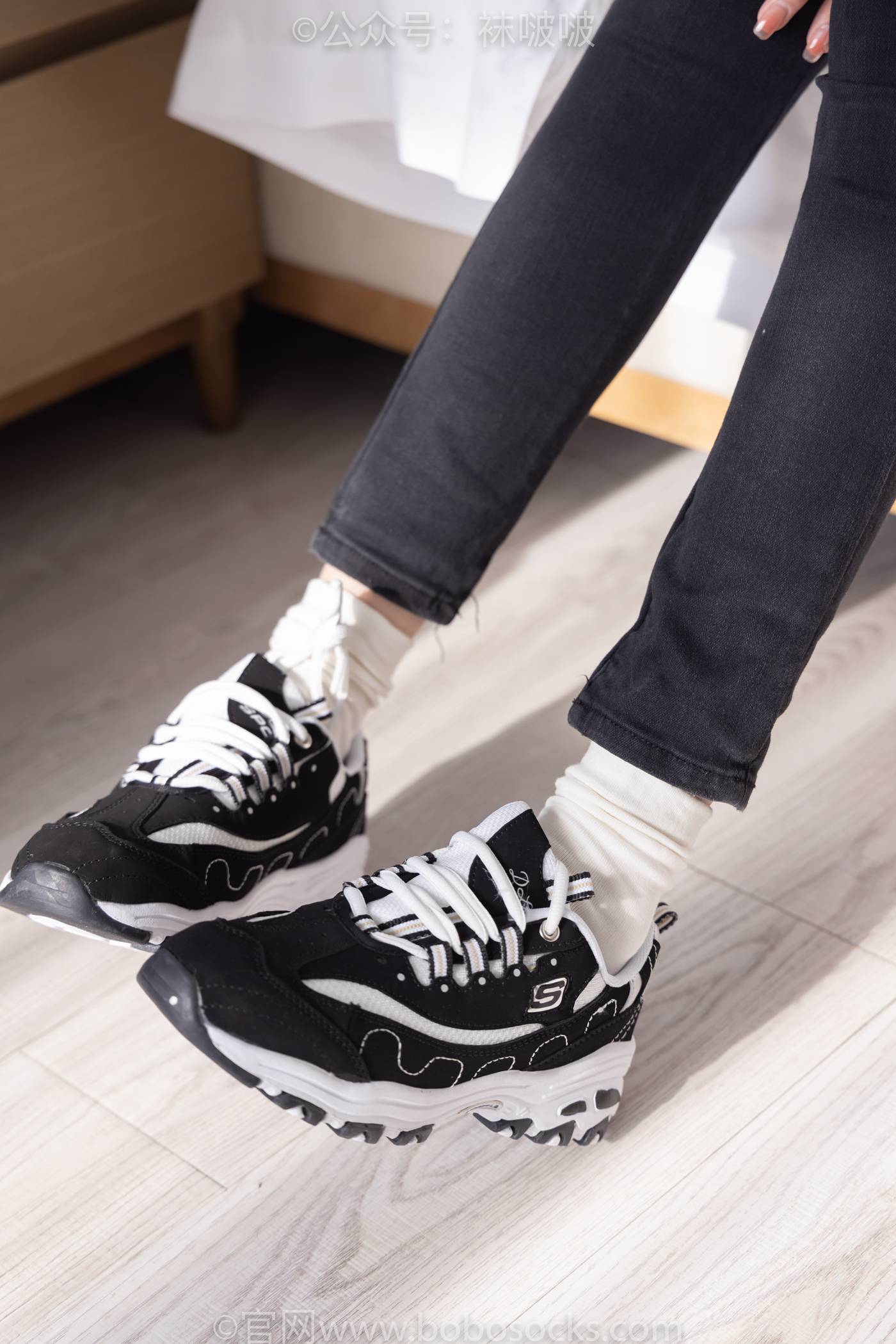 图片[11]-[BoBoSocks袜啵啵]NO.055 稚予-斯凯奇运动鞋、白棉袜、黑棉袜[139P] – 速更版-美库