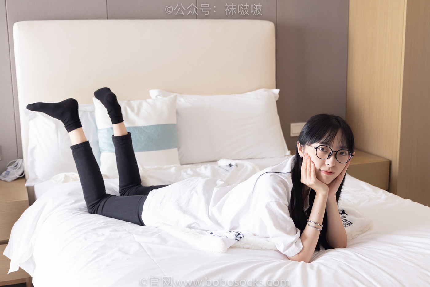 图片[119]-[BoBoSocks袜啵啵]NO.055 稚予-斯凯奇运动鞋、白棉袜、黑棉袜[139P] – 速更版-美库