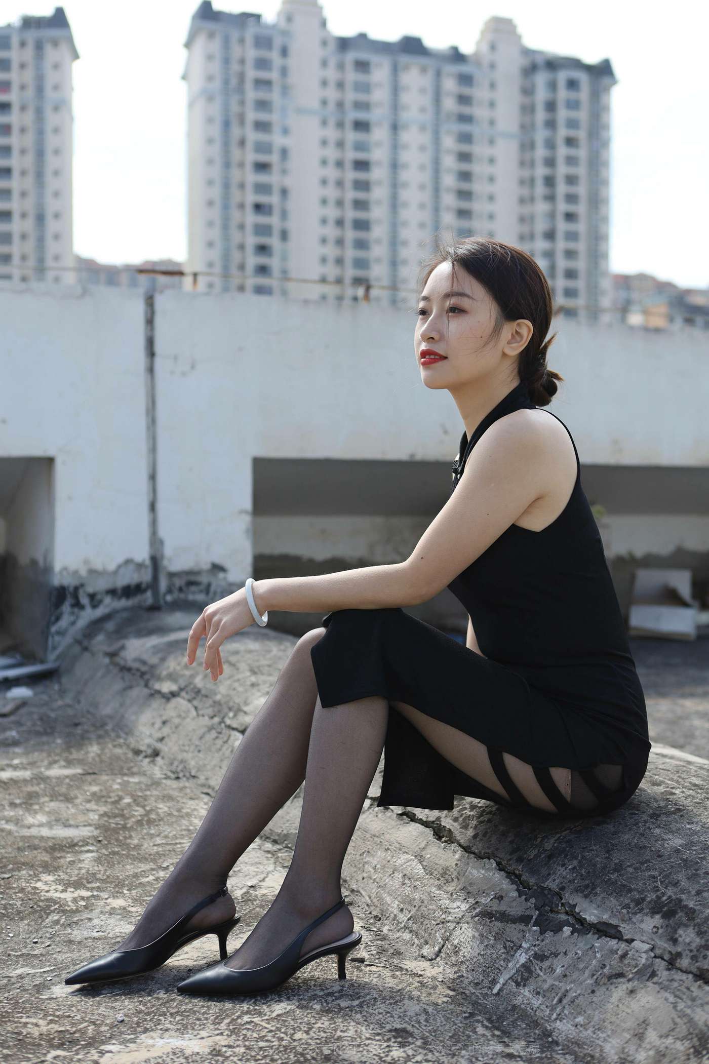 图片[19]-[IESS异思趣向] 2022.01.12 丝享家986：小婕《天台旗袍秀》[94P] – 速更版-美库