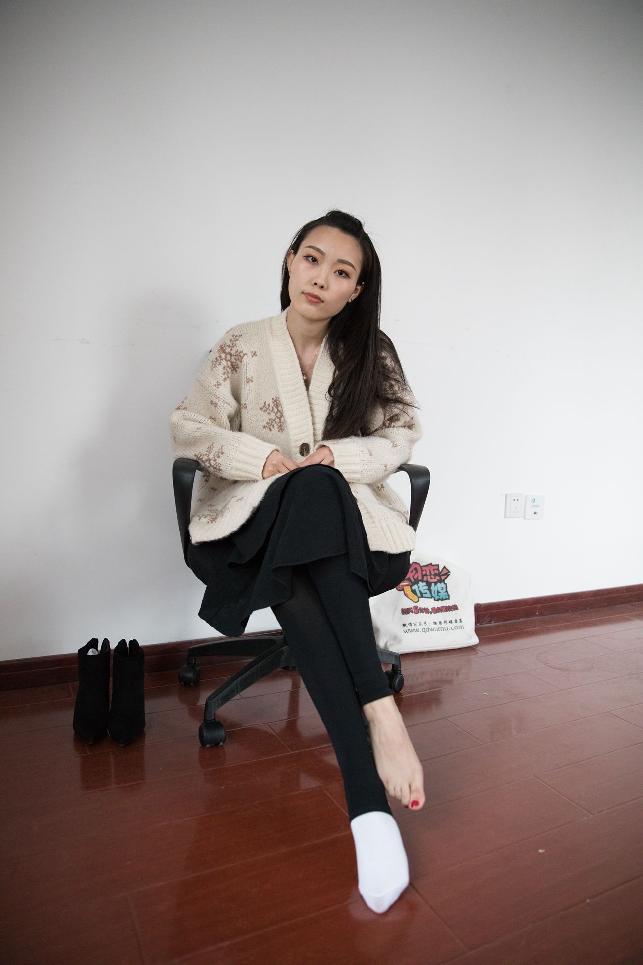 图片[101]-勿恋传媒 No.395 秀秀-温暖的雪 [147P] – 速更版-美库