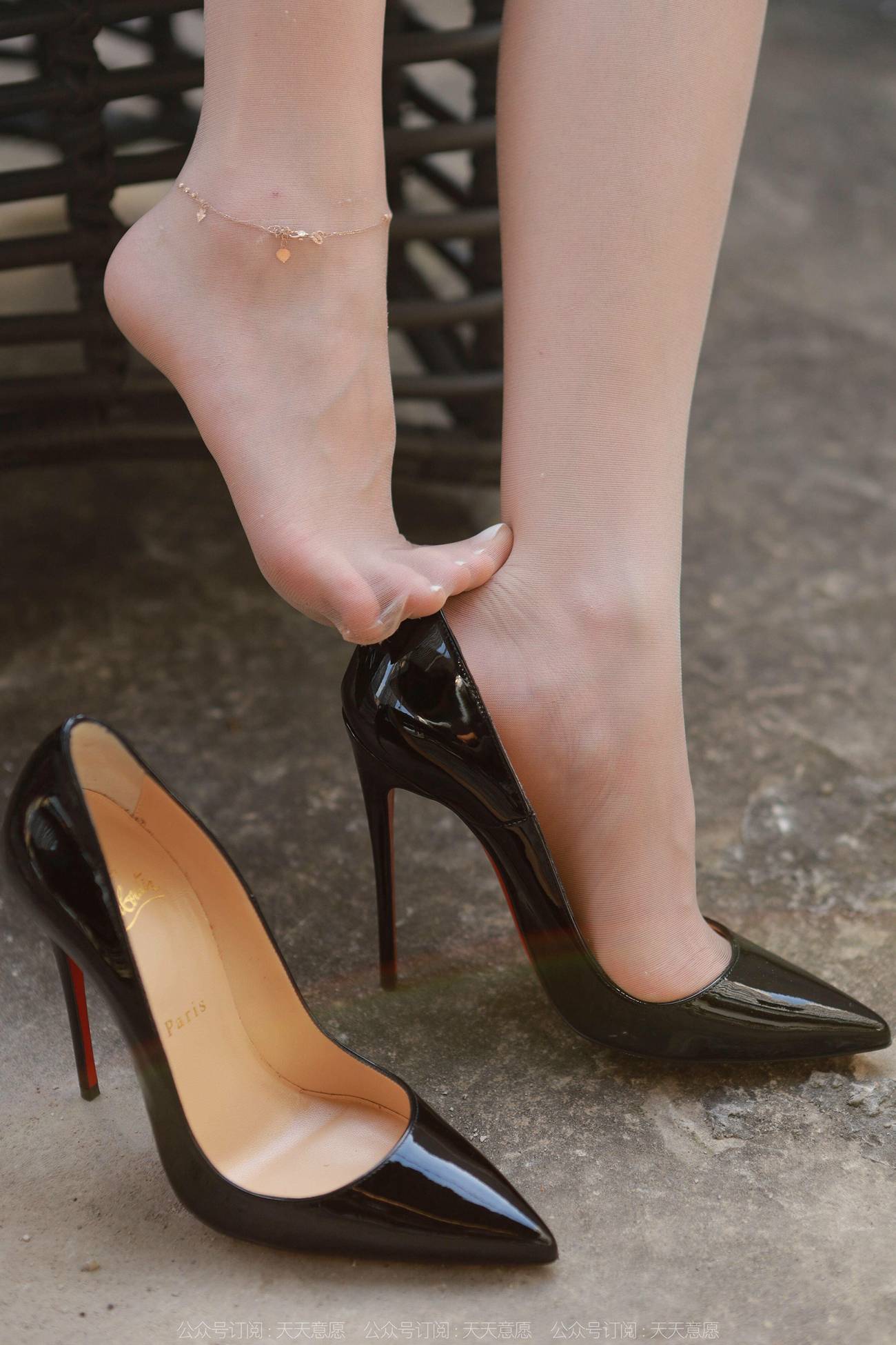 图片[36]-[IESS异思趣向] 2022.01.20 丝享家991：佳爷特辑《圣诞红裙女神》[91P] – 速更版-美库