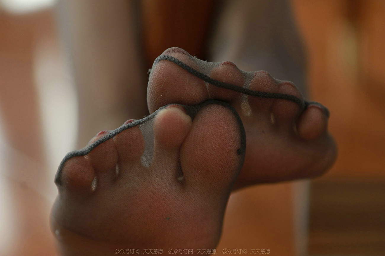 图片[40]-[IESS异思趣向] 2022.01.24 丝享家992：美子《办公桌下的红色》[106P] – 速更版-美库