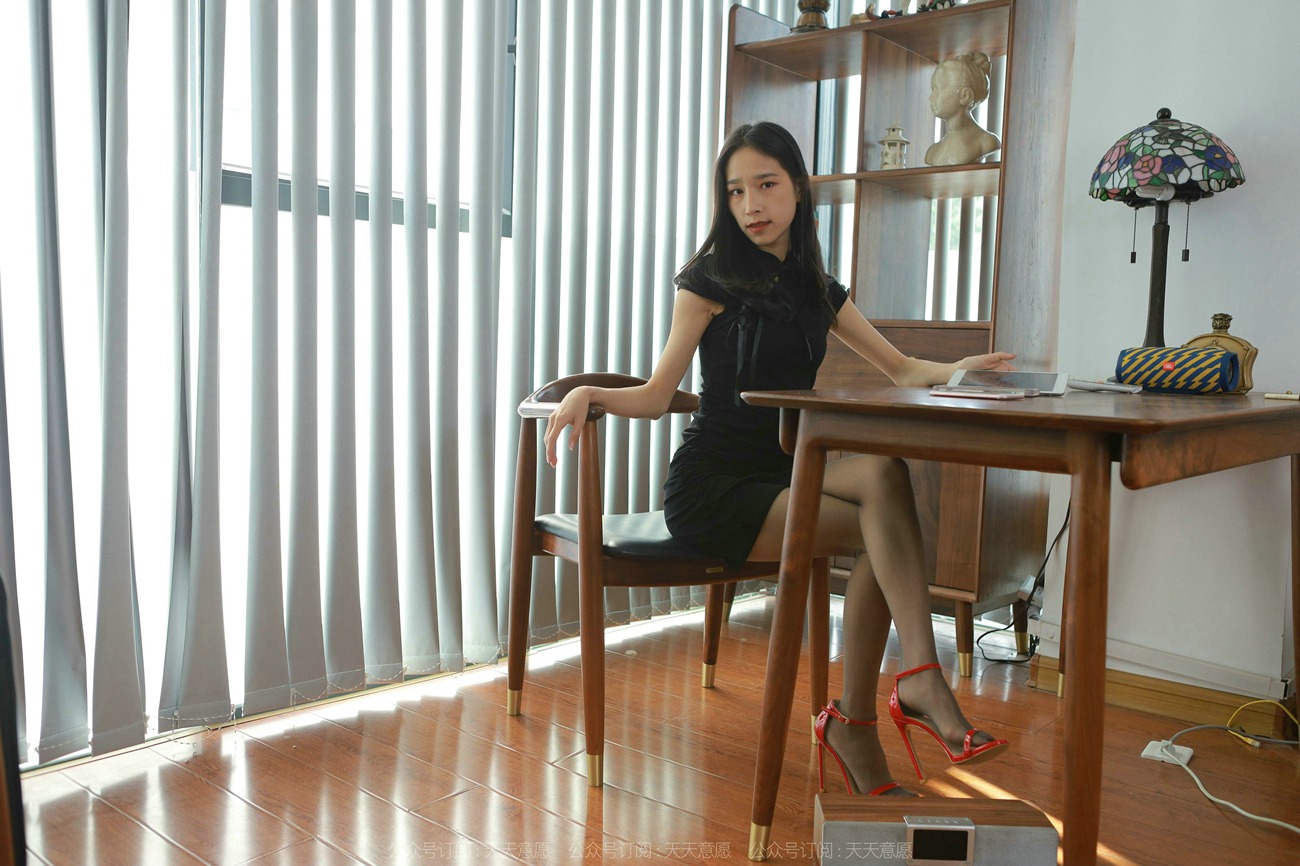 图片[104]-[IESS异思趣向] 2022.01.24 丝享家992：美子《办公桌下的红色》[106P] – 速更版-美库