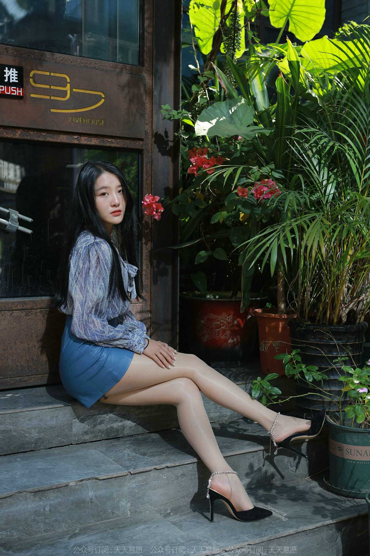 图片[16]-[IESS异思趣向] 2022.02.02 丝享家995：婉萍《油亮蓝色短裙》[95P] – 速更版-美库