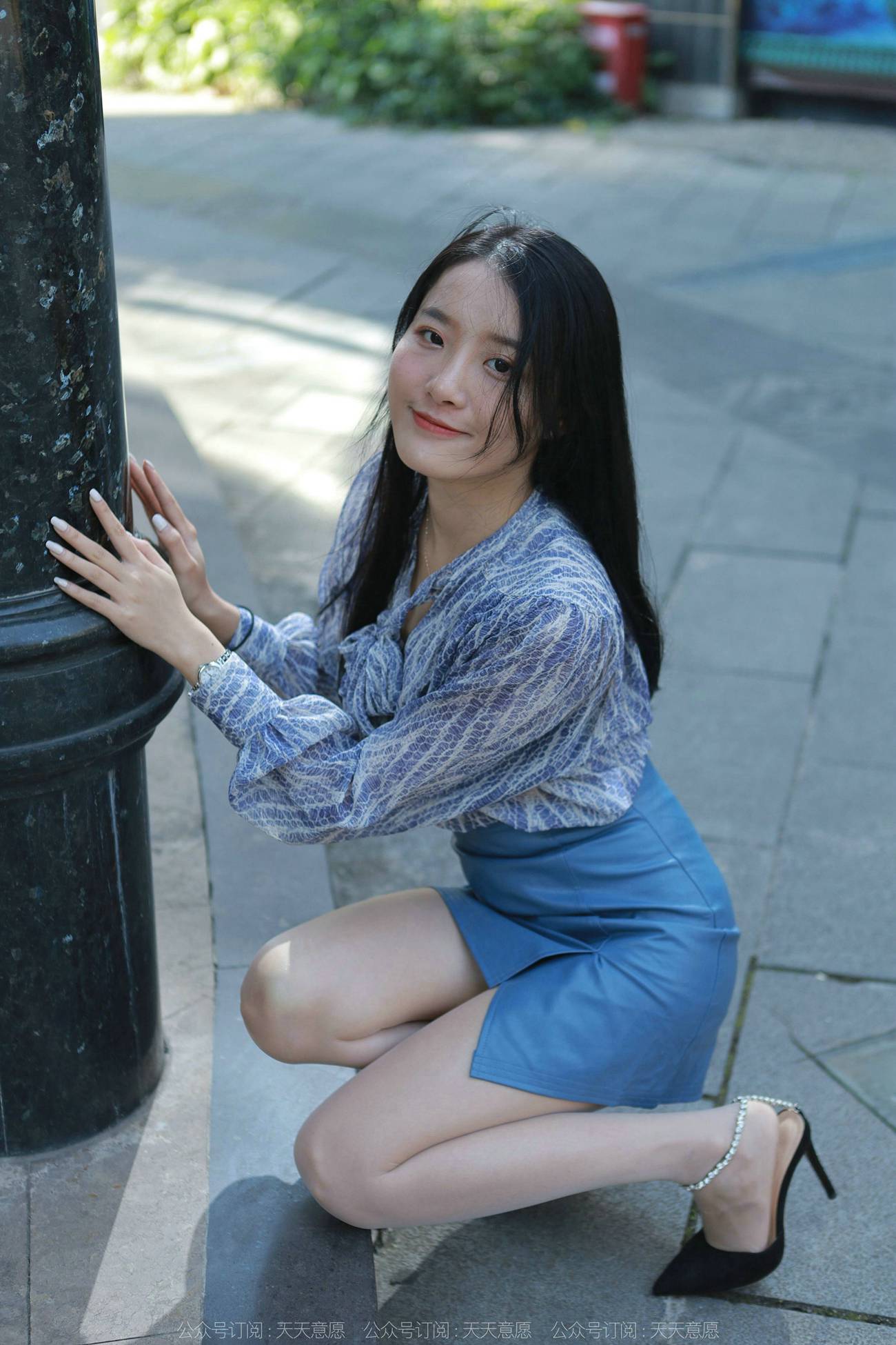 图片[39]-[IESS异思趣向] 2022.02.02 丝享家995：婉萍《油亮蓝色短裙》[95P] – 速更版-美库