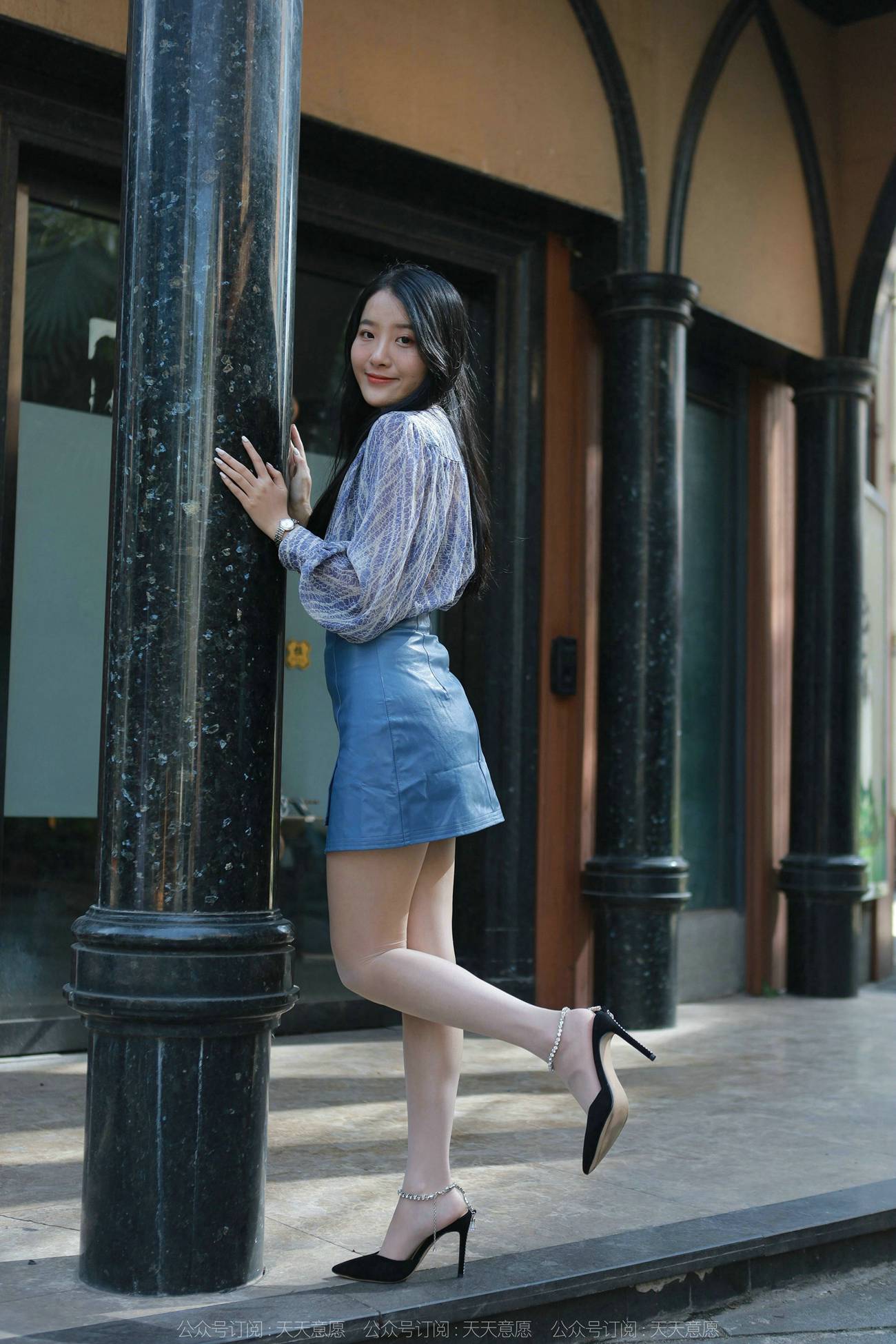 图片[48]-[IESS异思趣向] 2022.02.02 丝享家995：婉萍《油亮蓝色短裙》[95P] – 速更版-美库