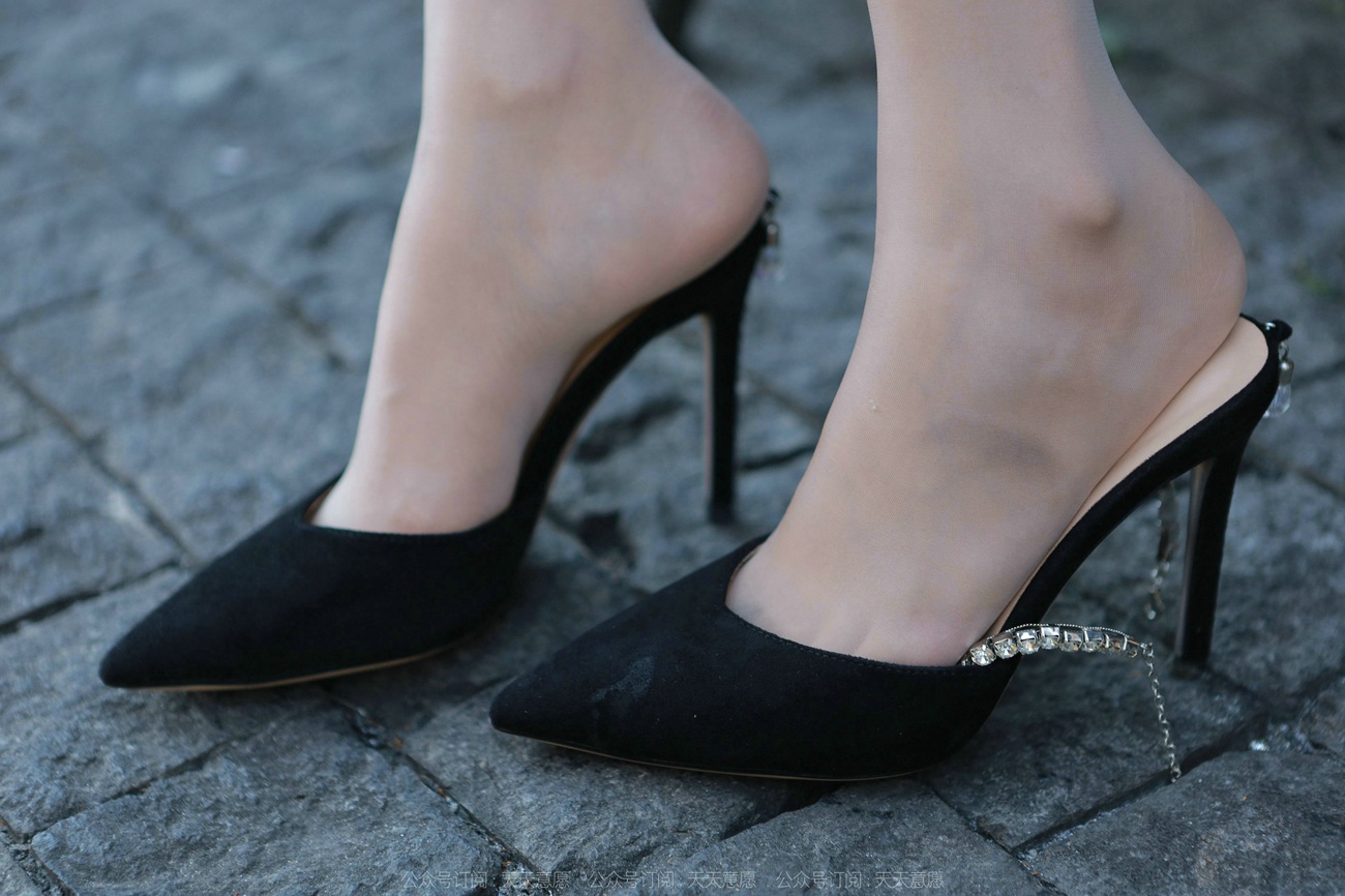 图片[73]-[IESS异思趣向] 2022.02.02 丝享家995：婉萍《油亮蓝色短裙》[95P] – 速更版-美库