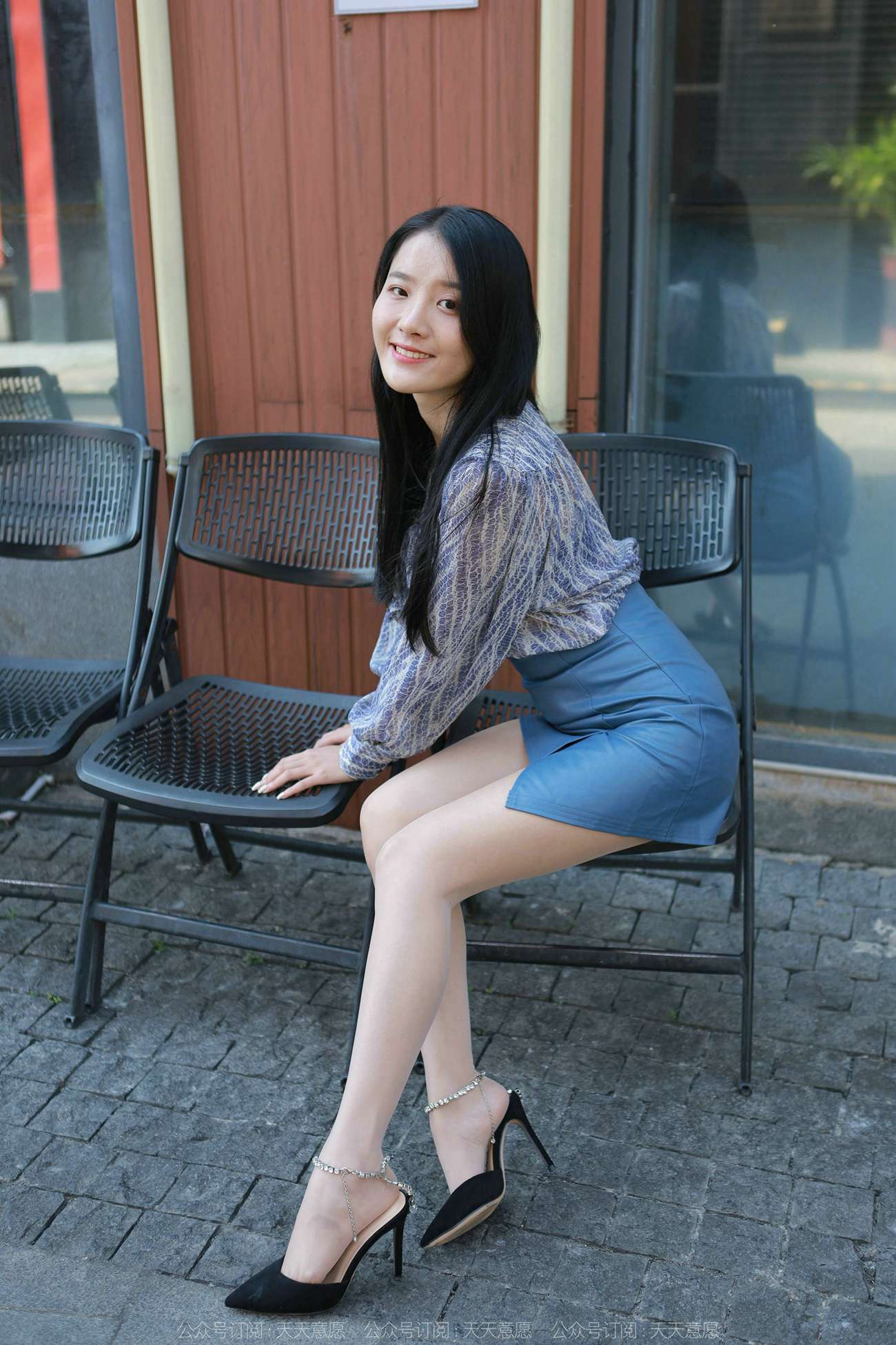 图片[89]-[IESS异思趣向] 2022.02.02 丝享家995：婉萍《油亮蓝色短裙》[95P] – 速更版-美库