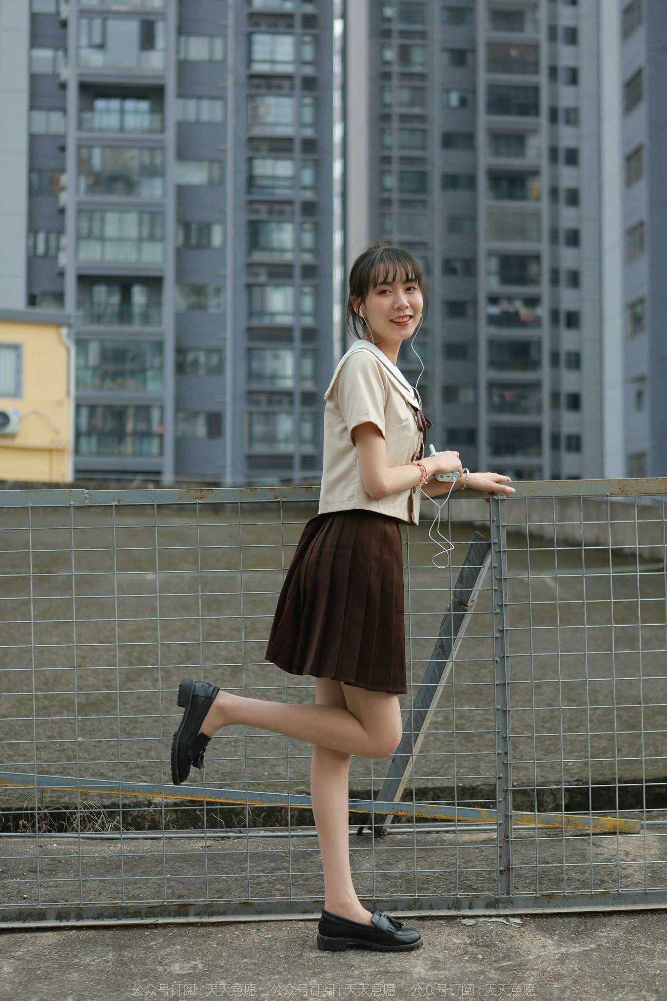 图片[18]-[IESS异思趣向] 2022.02.08 丝享家999：团团《网易云长腿少女》[89P] – 速更版-美库