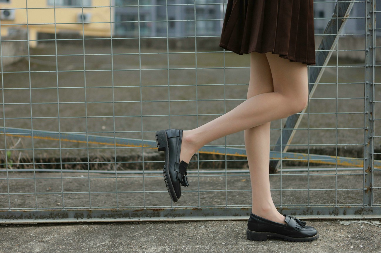 图片[19]-[IESS异思趣向] 2022.02.08 丝享家999：团团《网易云长腿少女》[89P] – 速更版-美库