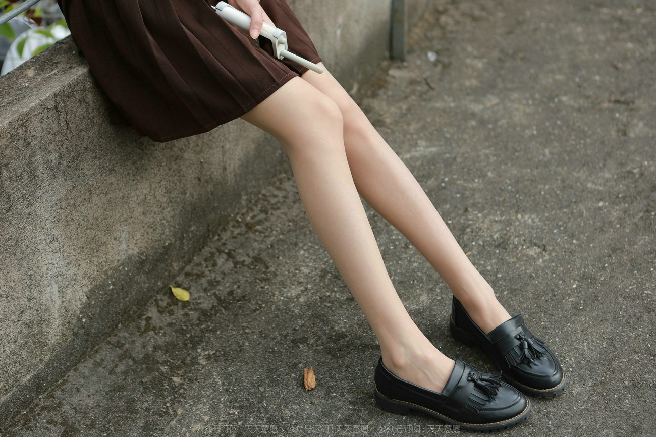 图片[23]-[IESS异思趣向] 2022.02.08 丝享家999：团团《网易云长腿少女》[89P] – 速更版-美库