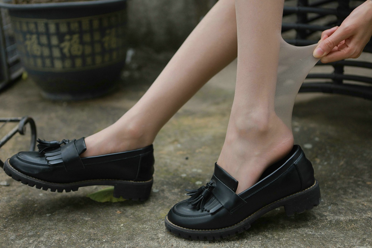 图片[38]-[IESS异思趣向] 2022.02.08 丝享家999：团团《网易云长腿少女》[89P] – 速更版-美库