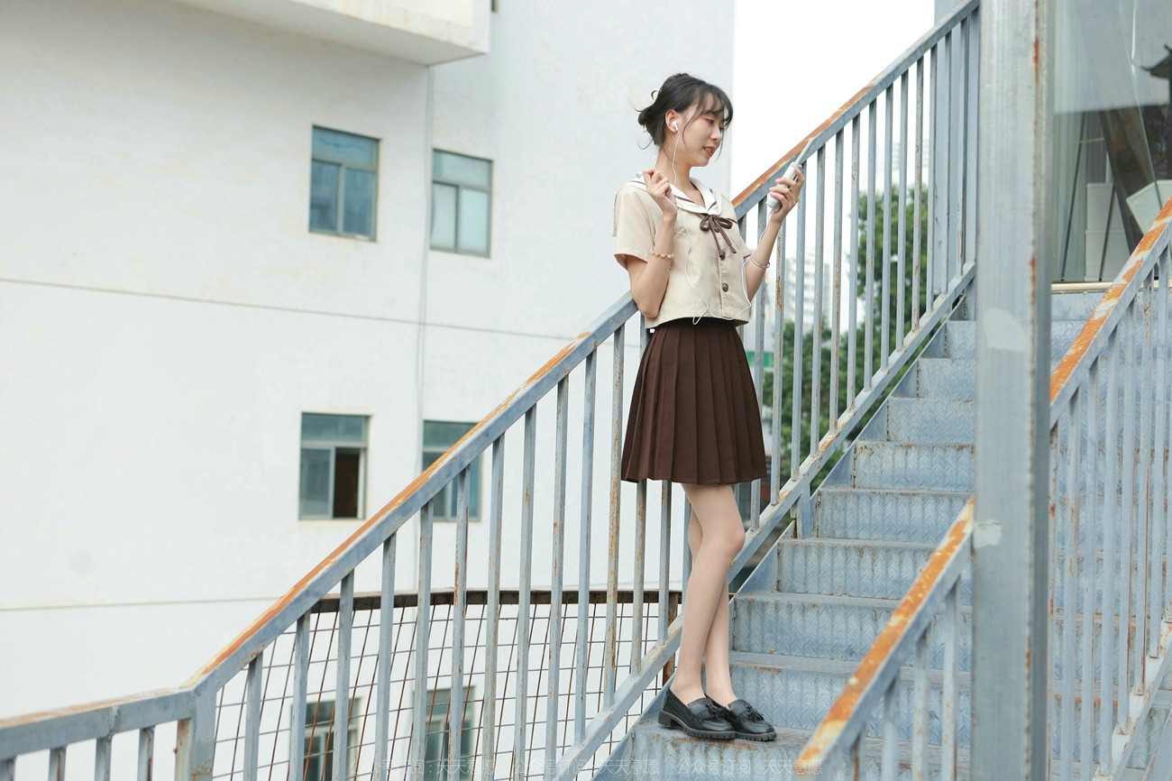 图片[88]-[IESS异思趣向] 2022.02.08 丝享家999：团团《网易云长腿少女》[89P] – 速更版-美库