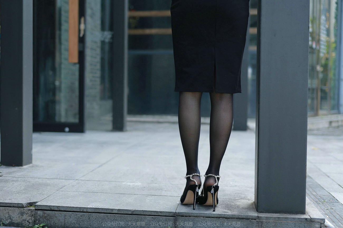 图片[20]-[IESS异思趣向] 2022.02.11 丝享家1002：婉萍《性感OL窄裙》[90P] – 速更版-美库