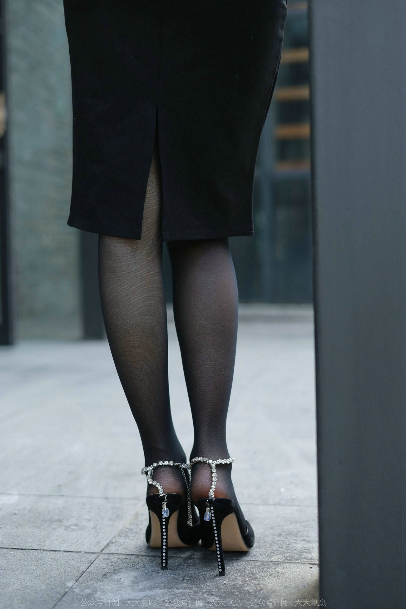 图片[23]-[IESS异思趣向] 2022.02.11 丝享家1002：婉萍《性感OL窄裙》[90P] – 速更版-美库