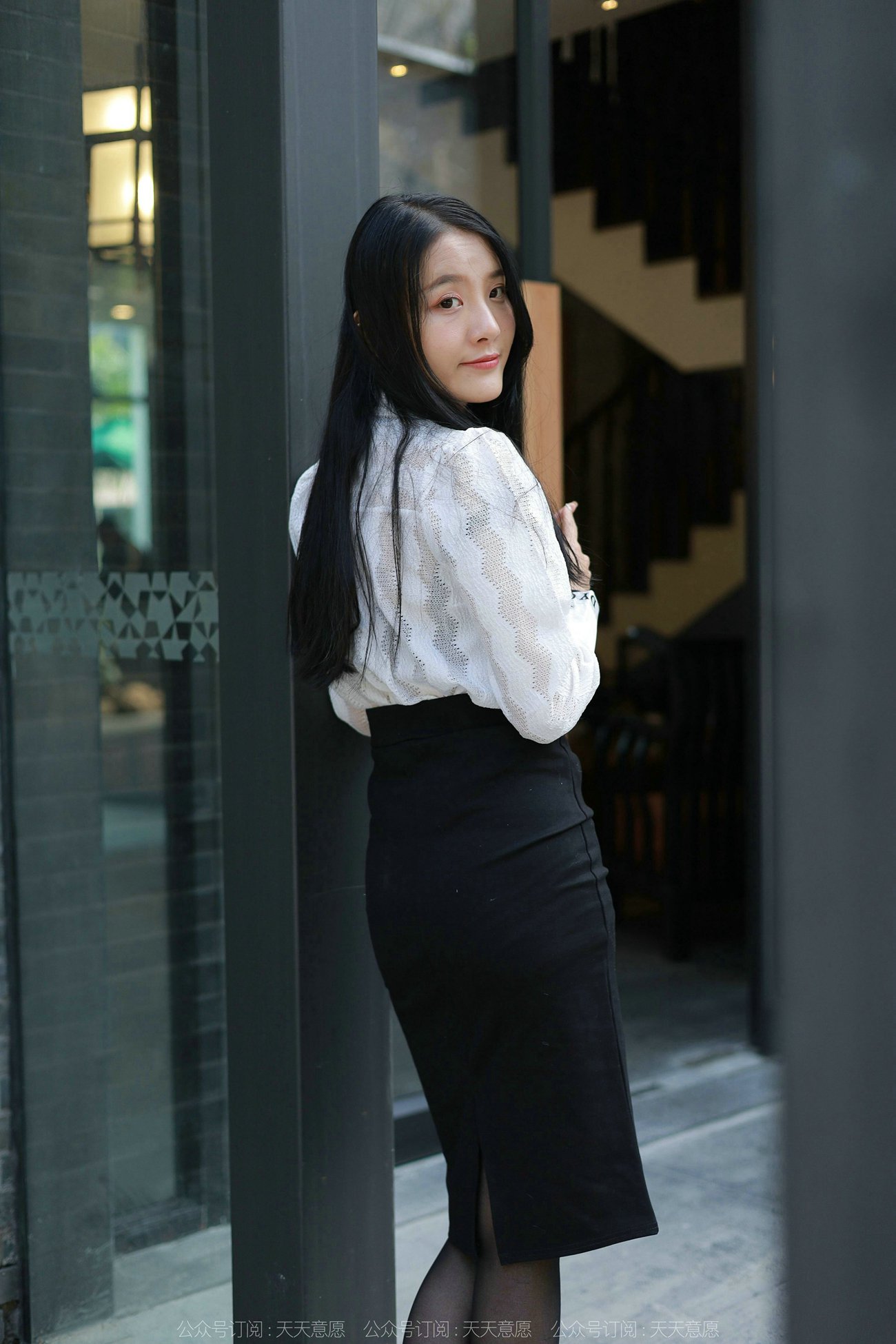 图片[25]-[IESS异思趣向] 2022.02.11 丝享家1002：婉萍《性感OL窄裙》[90P] – 速更版-美库