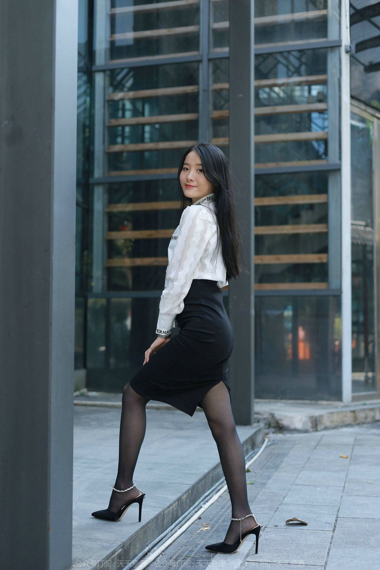 图片[63]-[IESS异思趣向] 2022.02.11 丝享家1002：婉萍《性感OL窄裙》[90P] – 速更版-美库