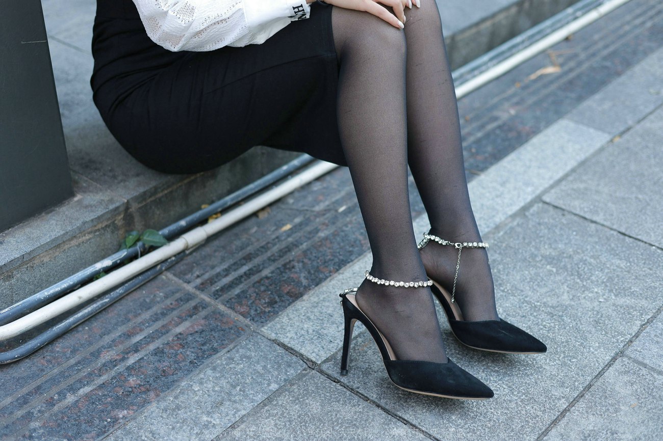 图片[68]-[IESS异思趣向] 2022.02.11 丝享家1002：婉萍《性感OL窄裙》[90P] – 速更版-美库