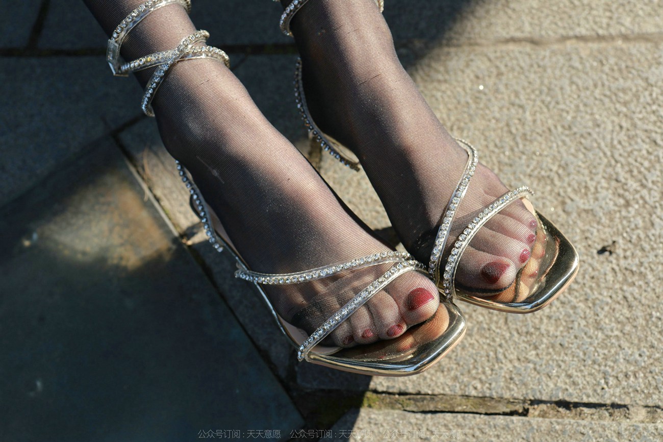 图片[14]-[IESS异思趣向] 2022.02.15 丝享家1005：团团《暖阳下的黑色丝念》[92P] – 速更版-美库