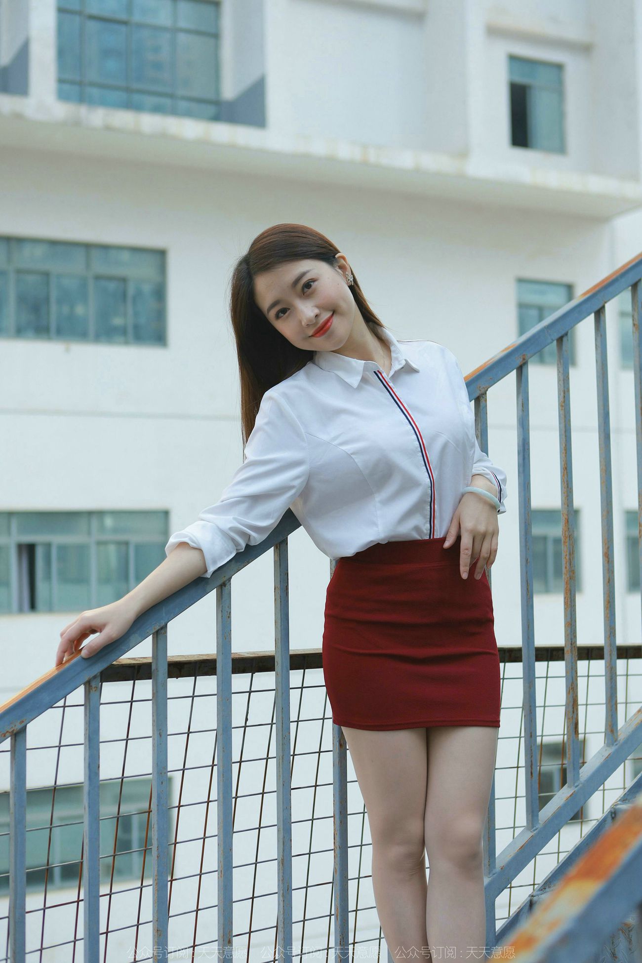 图片[18]-[IESS异思趣向] 2022.02.17 丝享家1006：小婕《性感红色包臀裙》[87P] – 速更版-美库