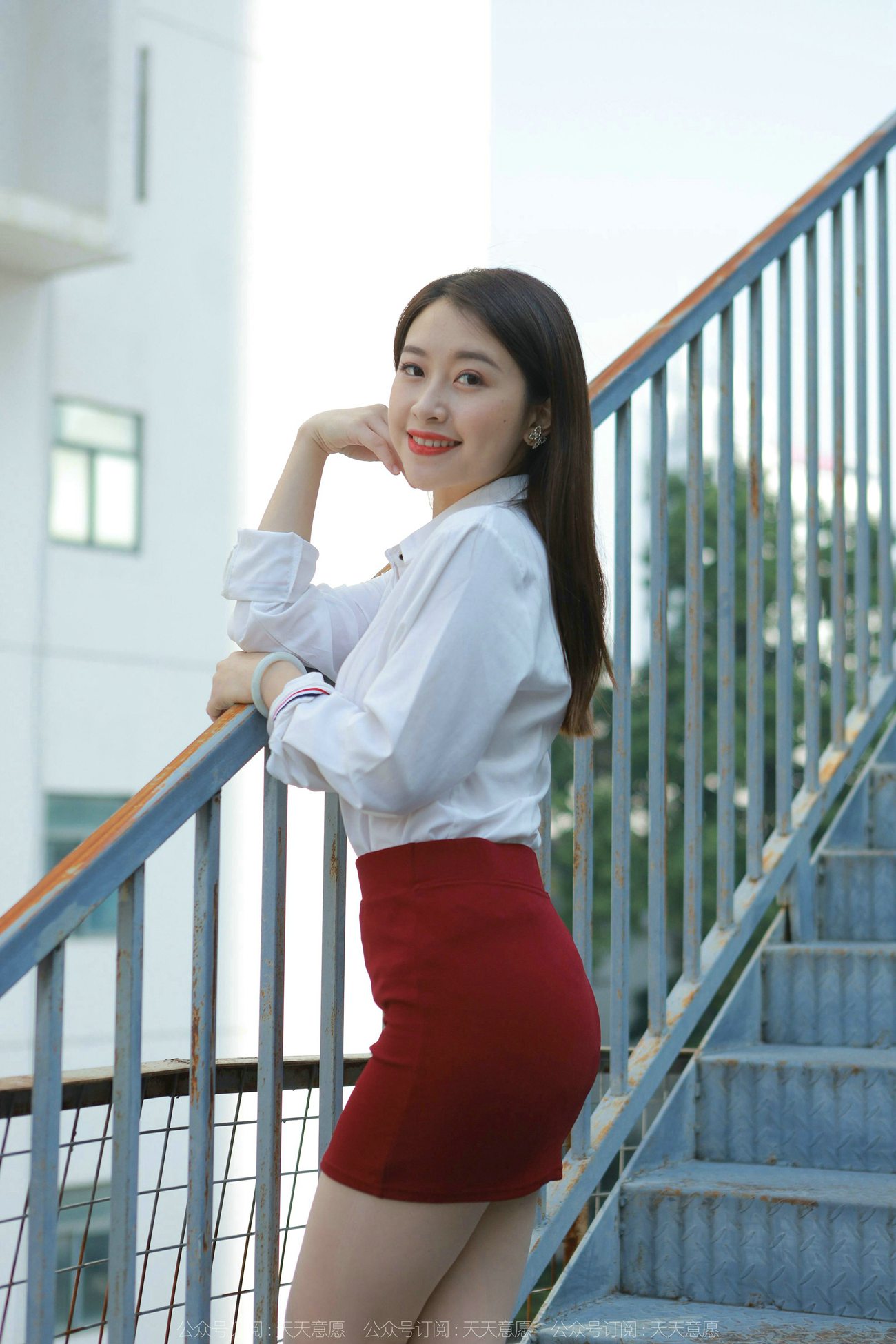 图片[19]-[IESS异思趣向] 2022.02.17 丝享家1006：小婕《性感红色包臀裙》[87P] – 速更版-美库