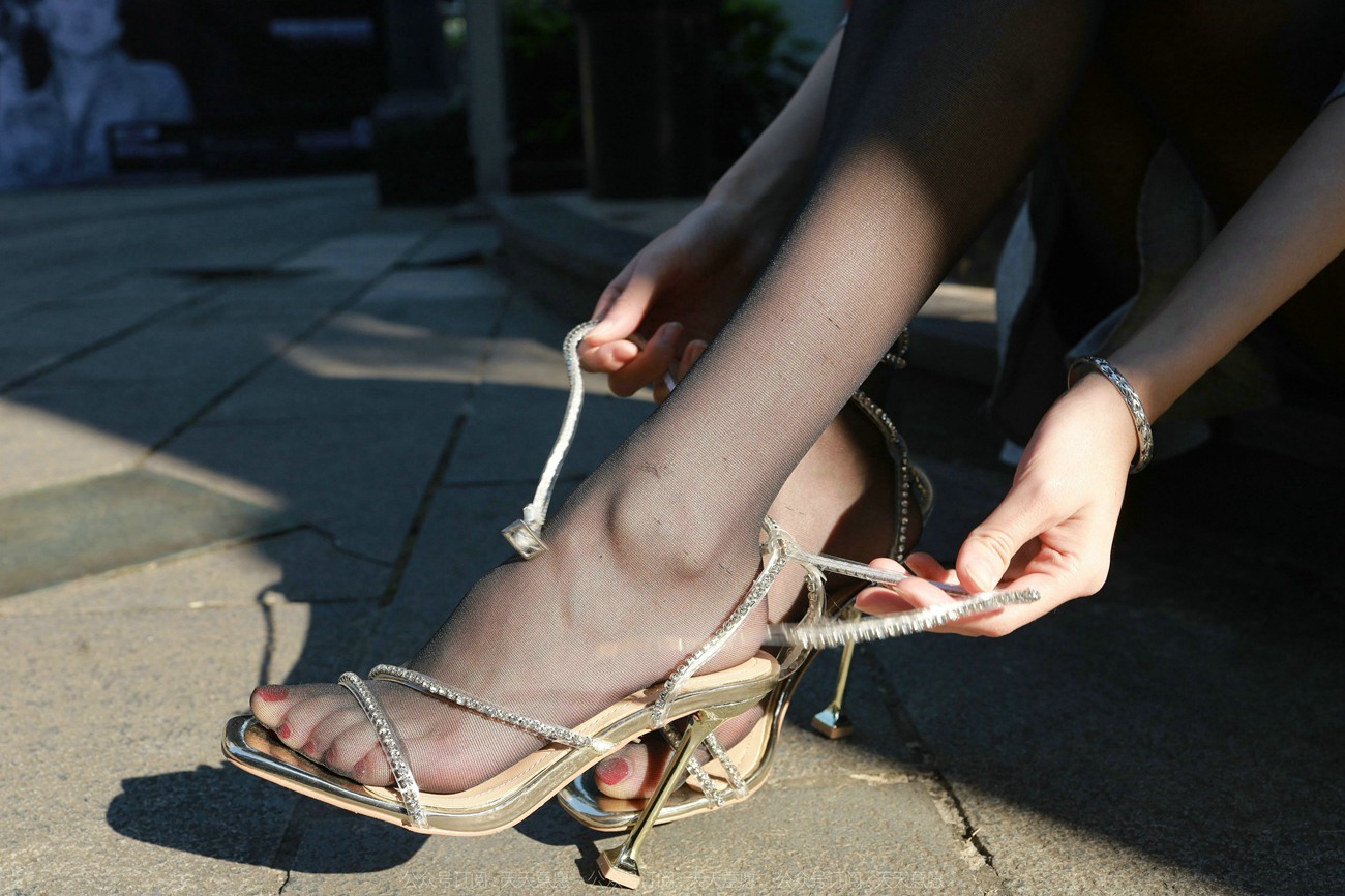 图片[30]-[IESS异思趣向] 2022.02.15 丝享家1005：团团《暖阳下的黑色丝念》[92P] – 速更版-美库