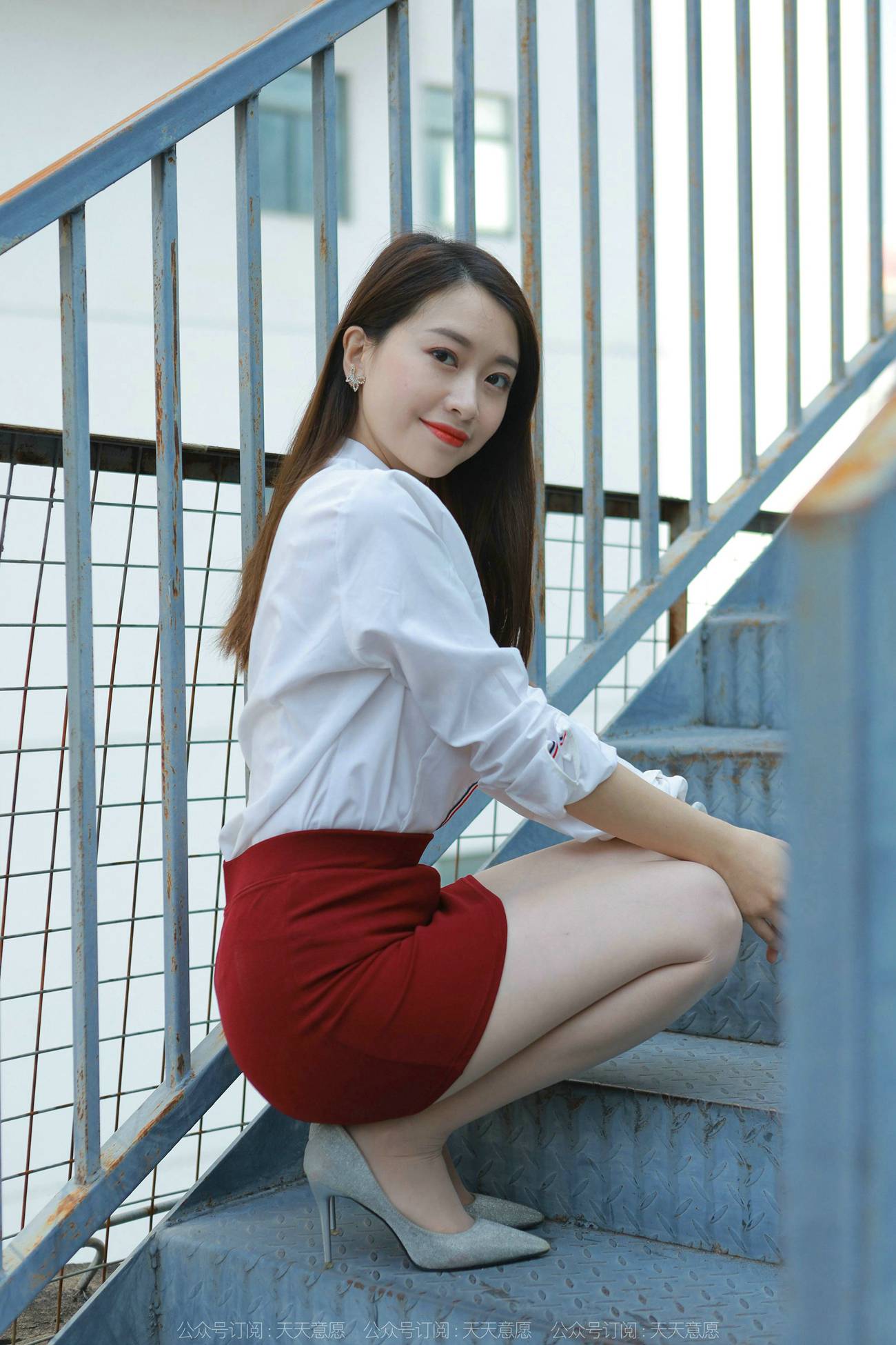 图片[28]-[IESS异思趣向] 2022.02.17 丝享家1006：小婕《性感红色包臀裙》[87P] – 速更版-美库