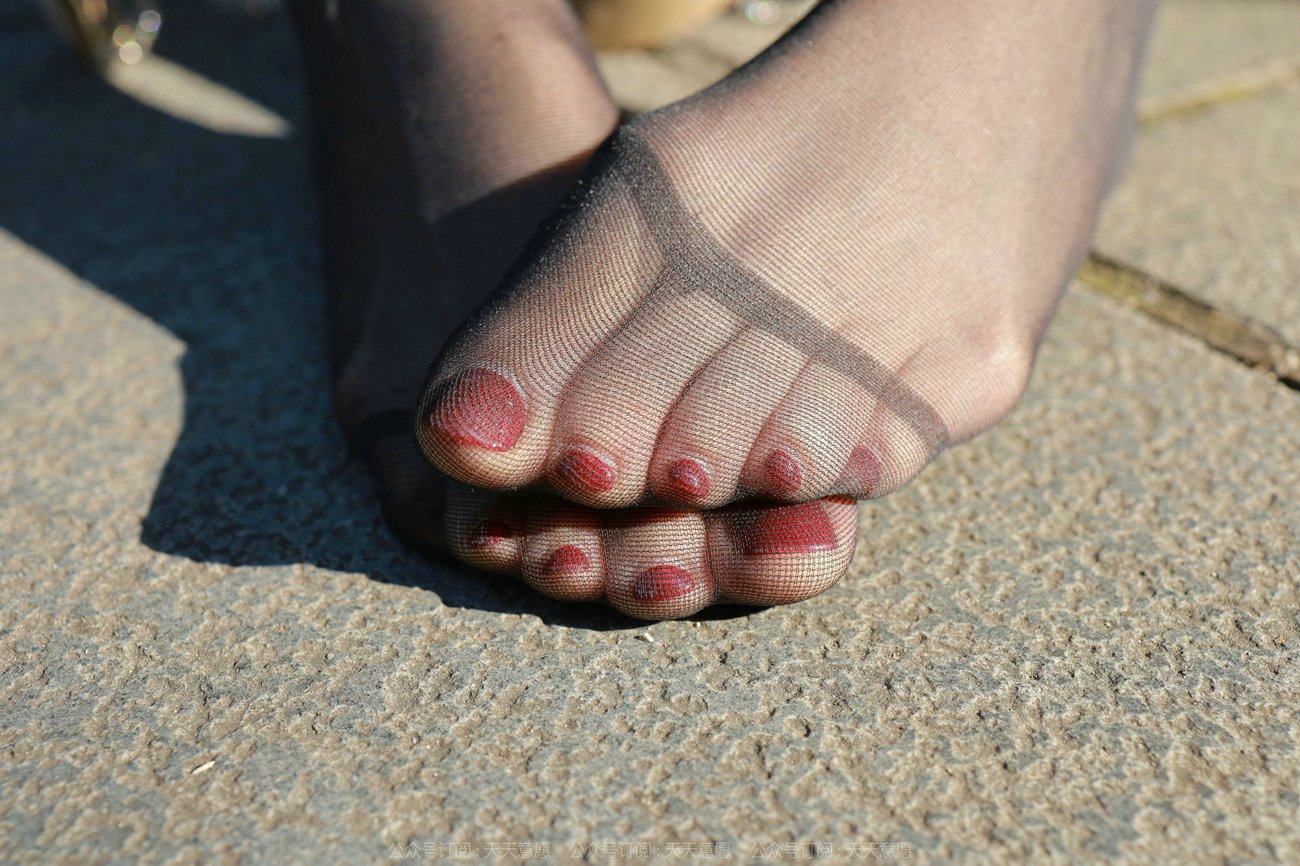 图片[38]-[IESS异思趣向] 2022.02.15 丝享家1005：团团《暖阳下的黑色丝念》[92P] – 速更版-美库