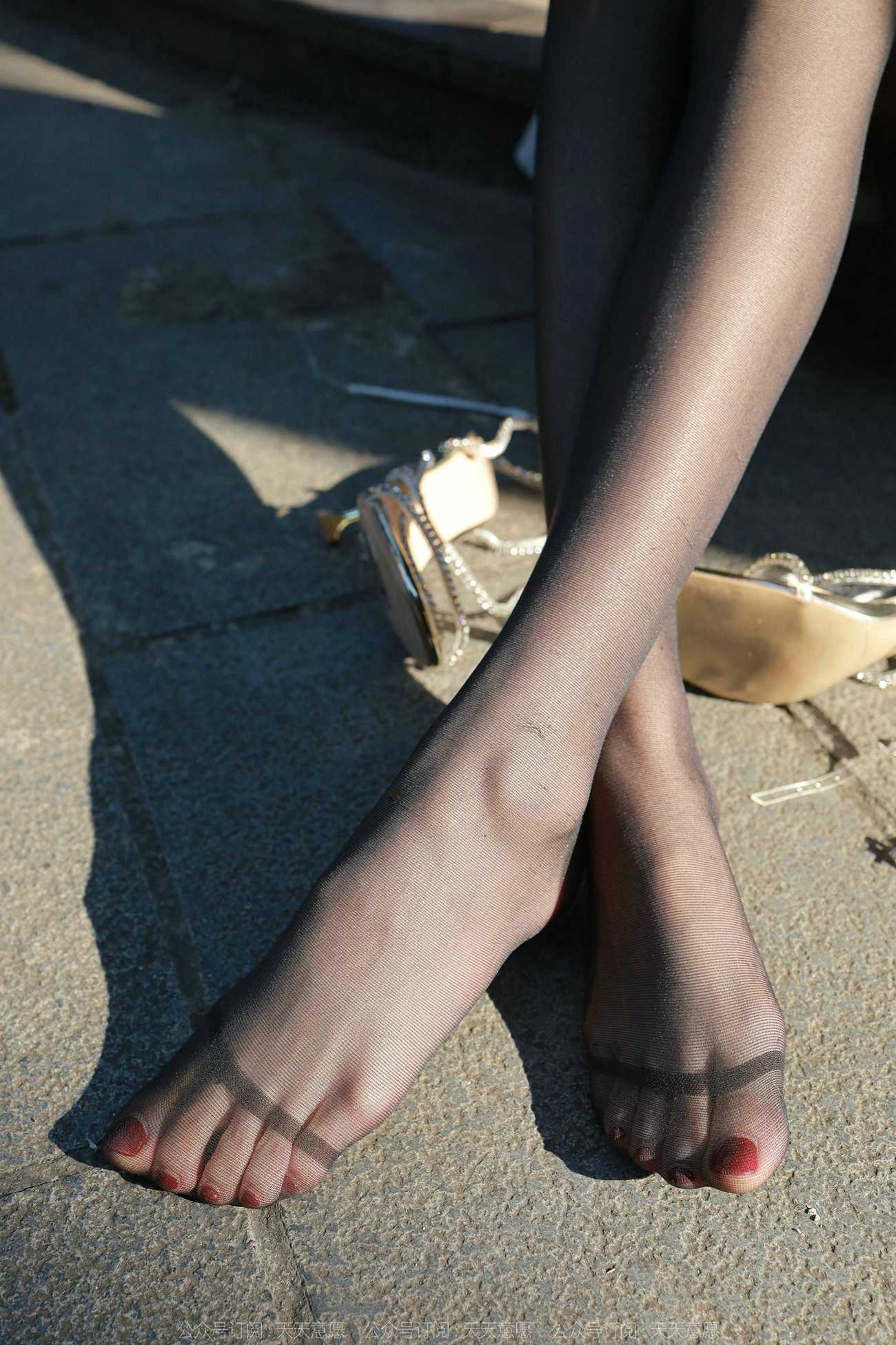 图片[39]-[IESS异思趣向] 2022.02.15 丝享家1005：团团《暖阳下的黑色丝念》[92P] – 速更版-美库