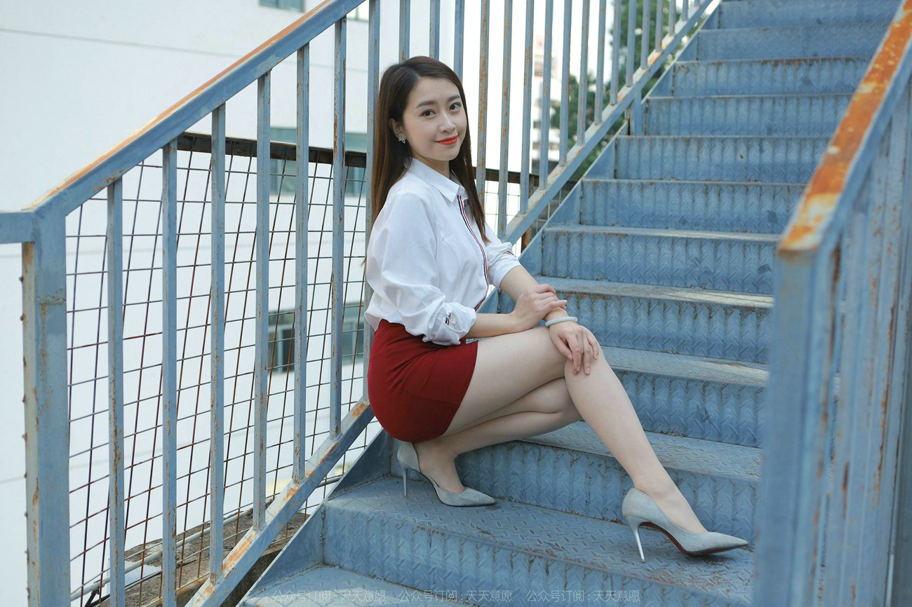 图片[33]-[IESS异思趣向] 2022.02.17 丝享家1006：小婕《性感红色包臀裙》[87P] – 速更版-美库