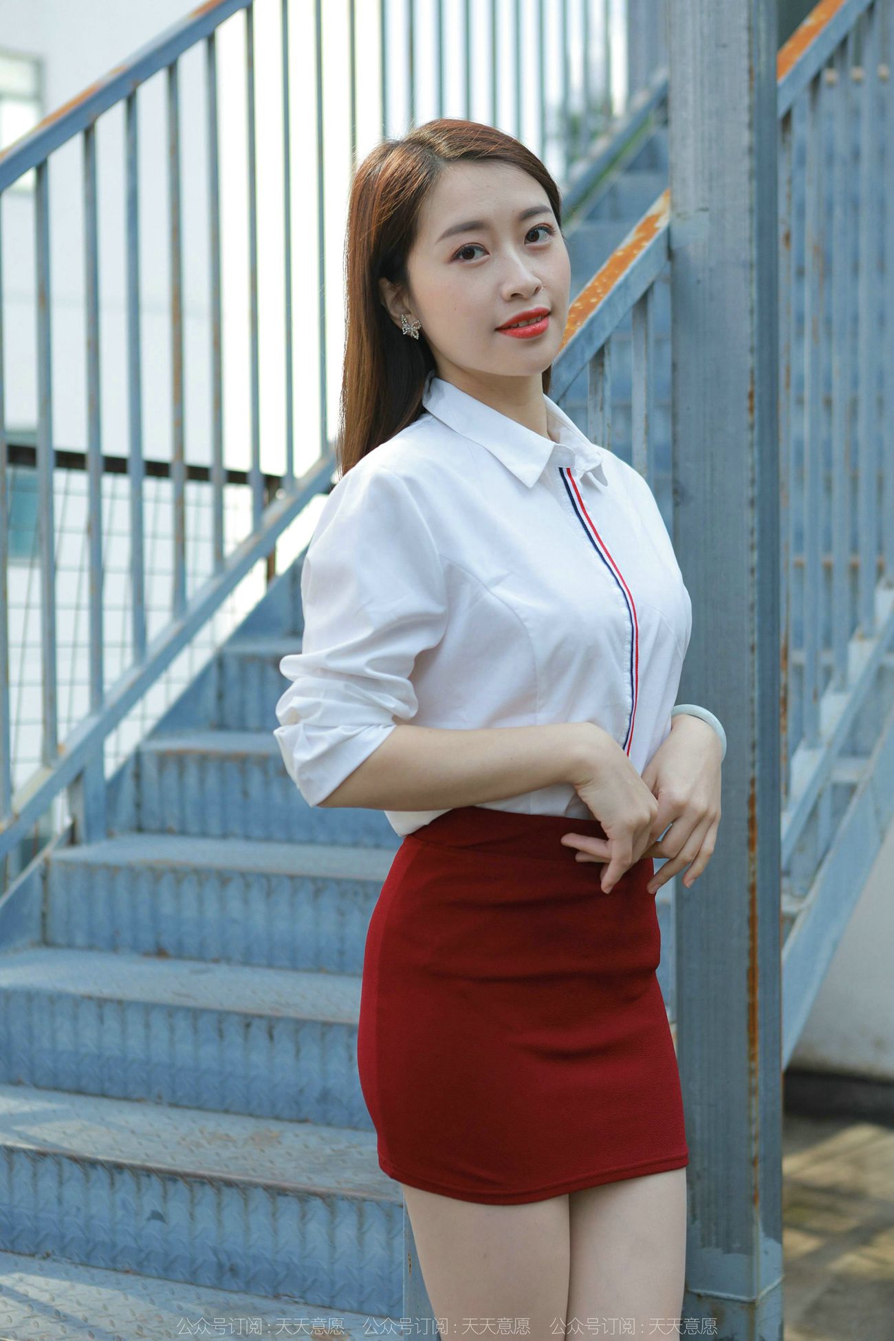 图片[36]-[IESS异思趣向] 2022.02.17 丝享家1006：小婕《性感红色包臀裙》[87P] – 速更版-美库