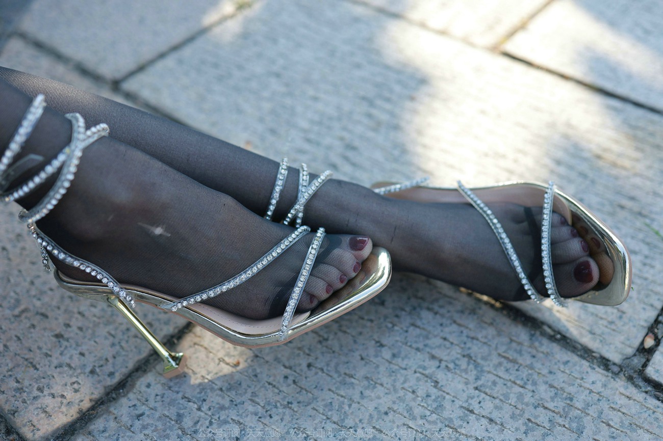 图片[64]-[IESS异思趣向] 2022.02.15 丝享家1005：团团《暖阳下的黑色丝念》[92P] – 速更版-美库