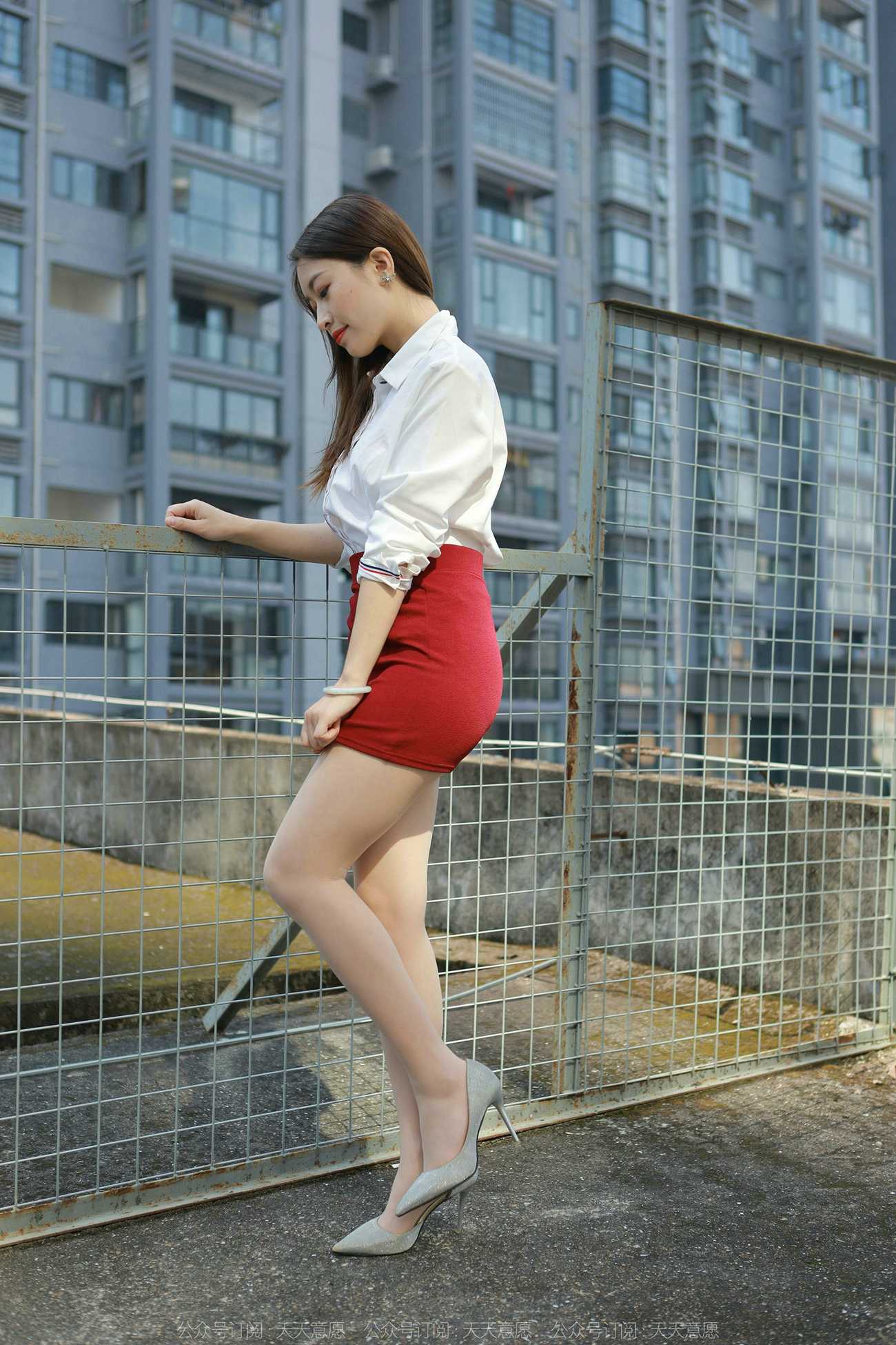 图片[70]-[IESS异思趣向] 2022.02.17 丝享家1006：小婕《性感红色包臀裙》[87P] – 速更版-美库