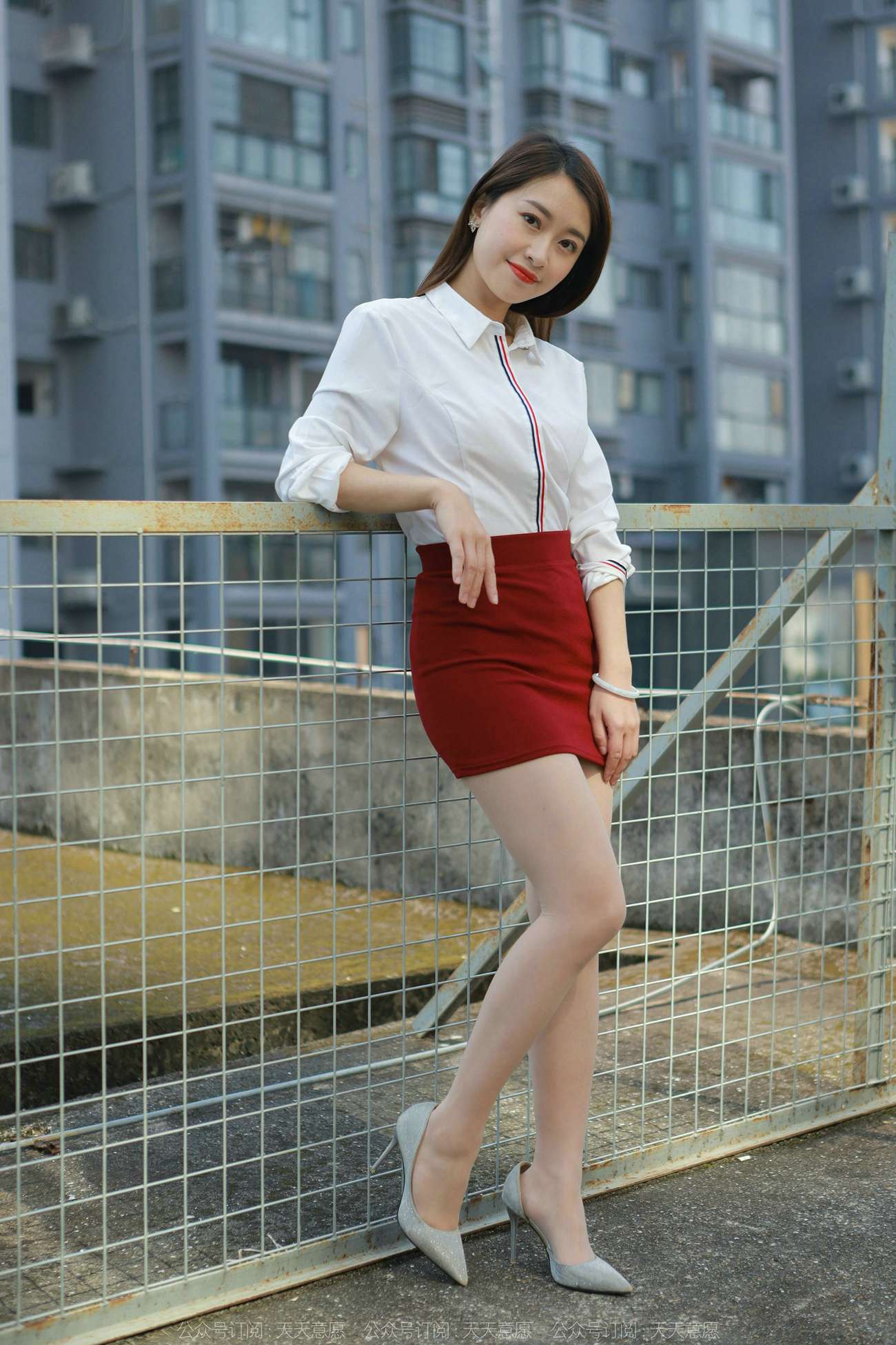 图片[77]-[IESS异思趣向] 2022.02.17 丝享家1006：小婕《性感红色包臀裙》[87P] – 速更版-美库