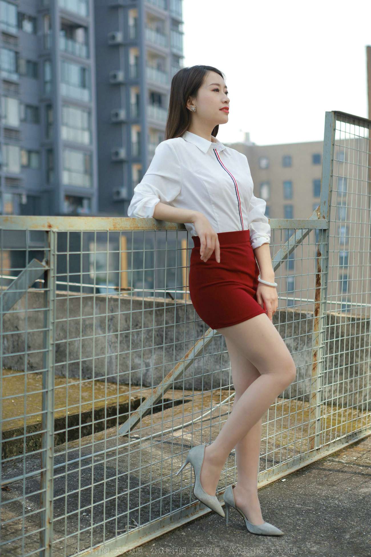 图片[78]-[IESS异思趣向] 2022.02.17 丝享家1006：小婕《性感红色包臀裙》[87P] – 速更版-美库