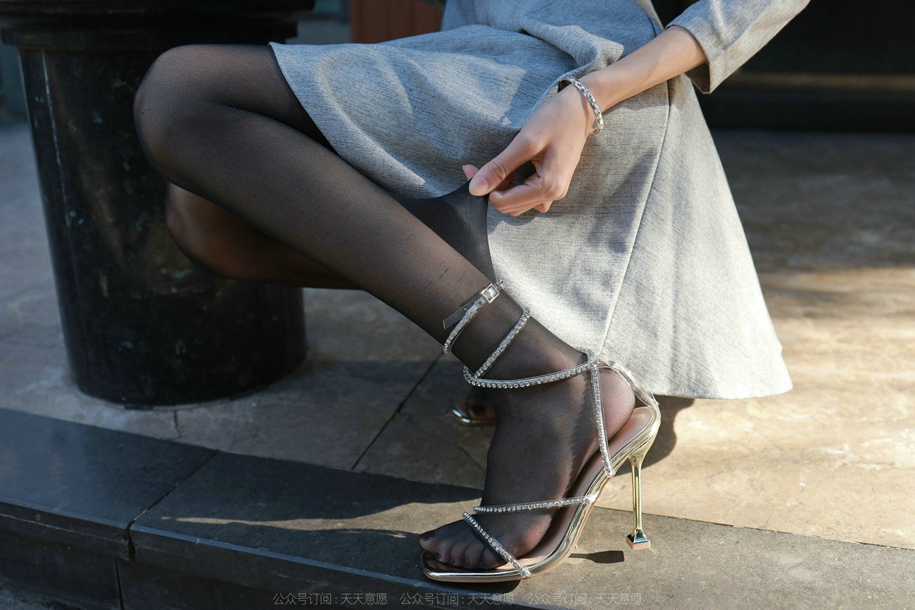 图片[89]-[IESS异思趣向] 2022.02.15 丝享家1005：团团《暖阳下的黑色丝念》[92P] – 速更版-美库