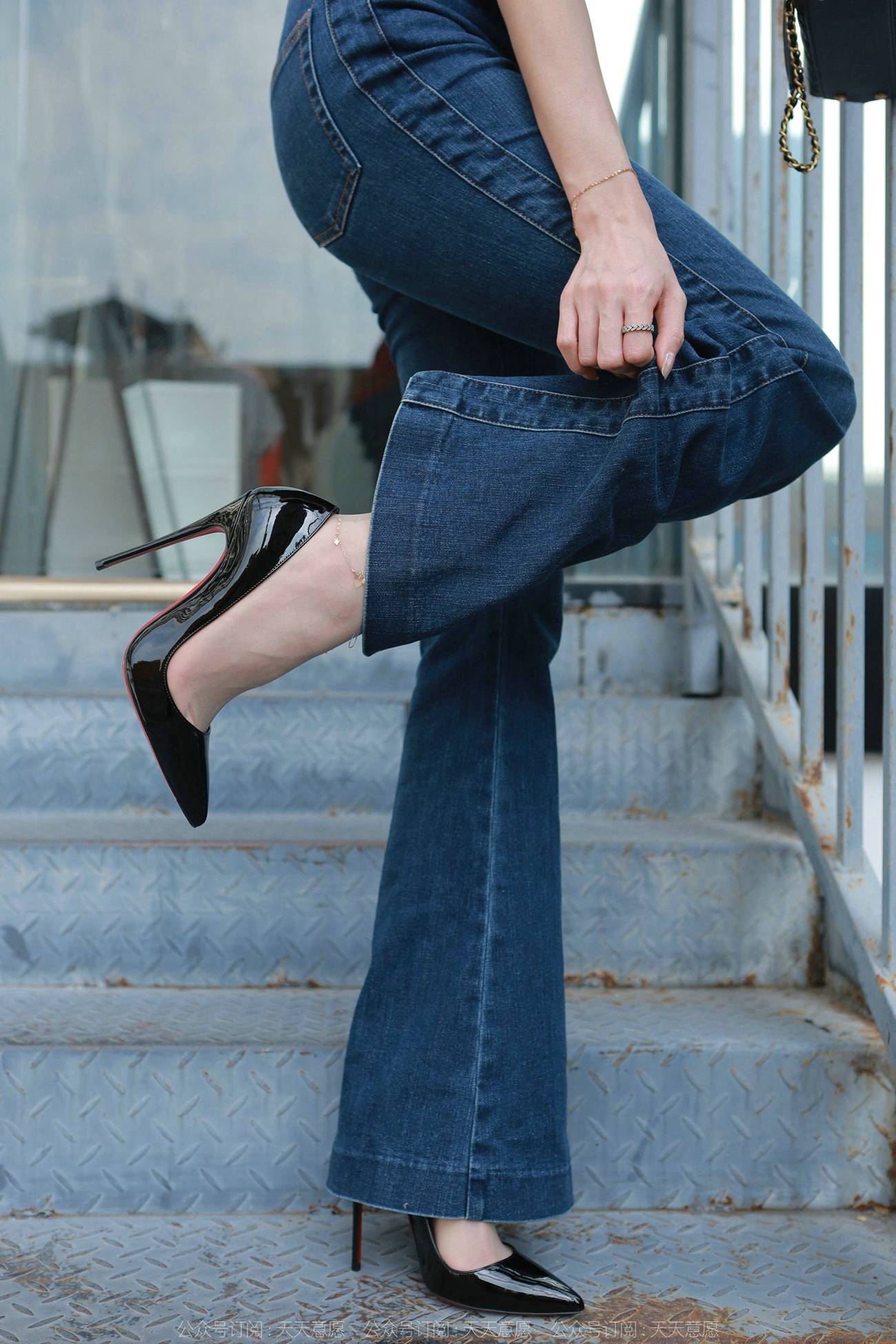 图片[92]-[IESS异思趣向] 2022.02.24 丝享家1011：佳爷《红底高跟库里丝》[92P] – 速更版-美库