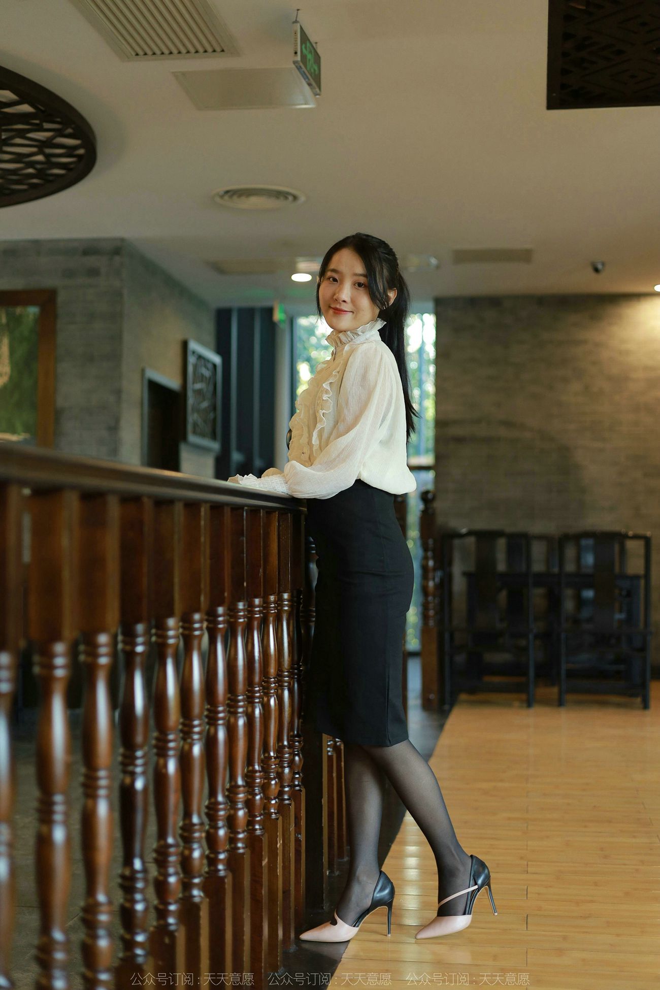 图片[35]-[IESS异思趣向] 2022.03.02 丝享家1017：婉萍《黑丝咖啡》[90P] – 速更版-美库