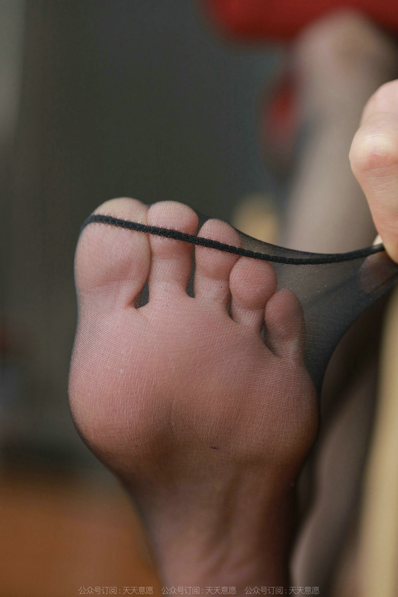 图片[56]-[IESS异思趣向] 2022.03.09 丝享家1023：小六《红裙嘿丝自拍》[84P] – 速更版-美库