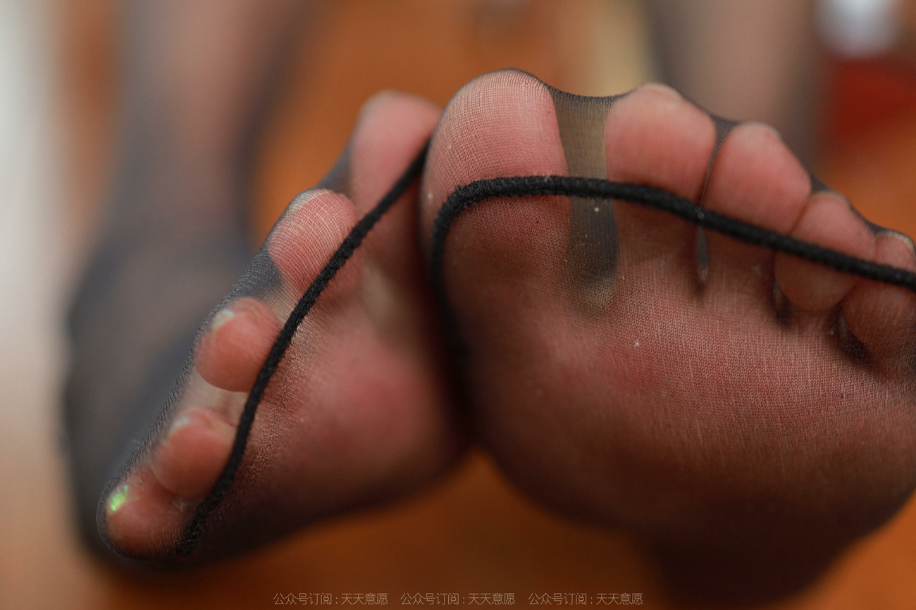 图片[24]-[IESS异思趣向]2022.03.13 丝享家1027：婉萍《黑丝弹琴》[81P] – 速更版-美库