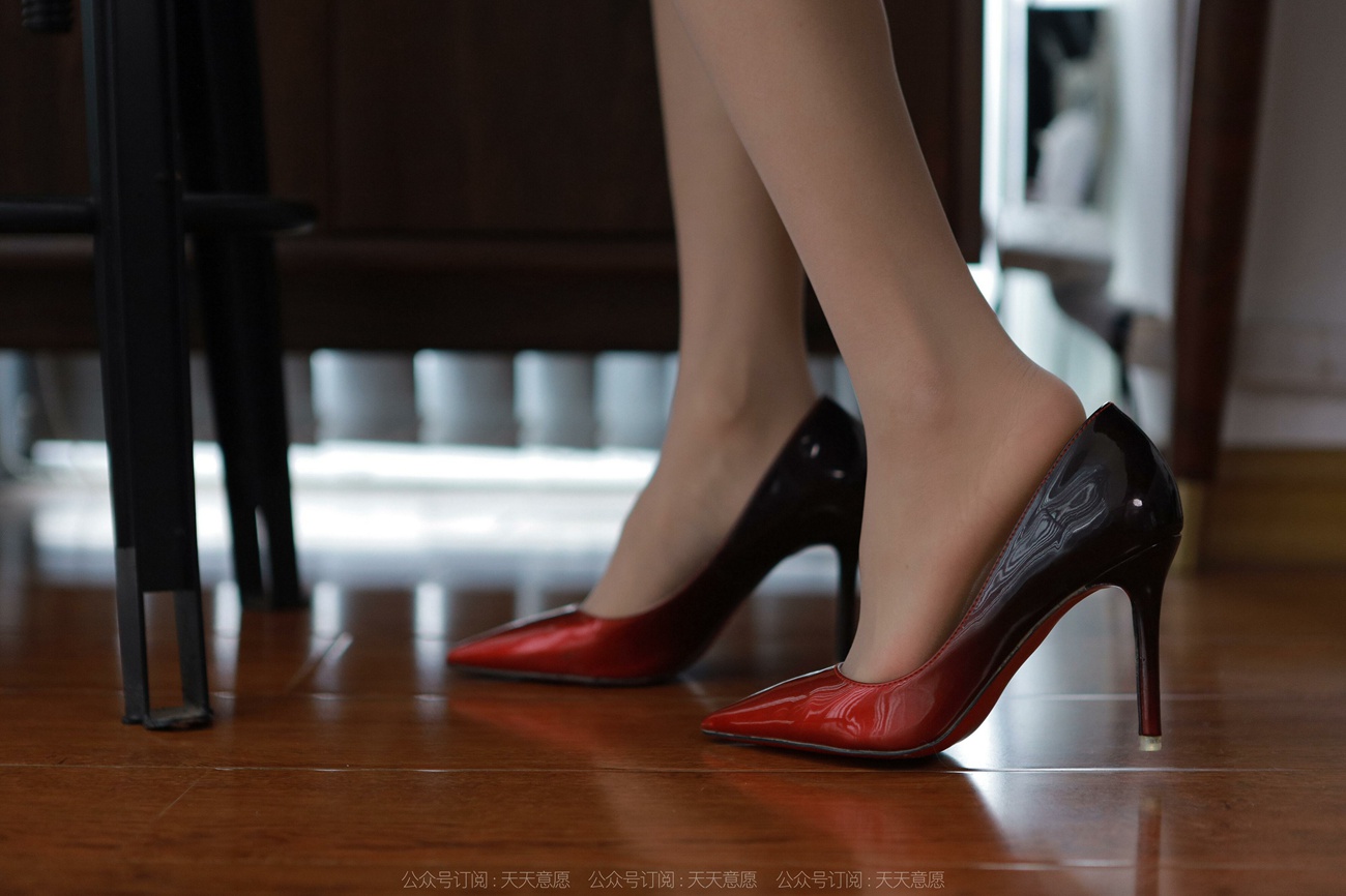 图片[61]-[IESS异思趣向]2022.03.17 丝享家1031：美子《新年红底高跟》[96P/151MB] – 速更版-美库