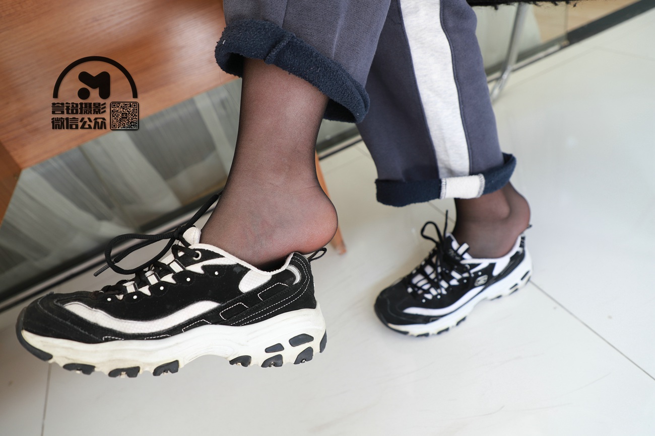 图片[23]-[誉铭传媒]袜足摄影 2021年 第十三期挠脚作品[35P] – 速更版-美库