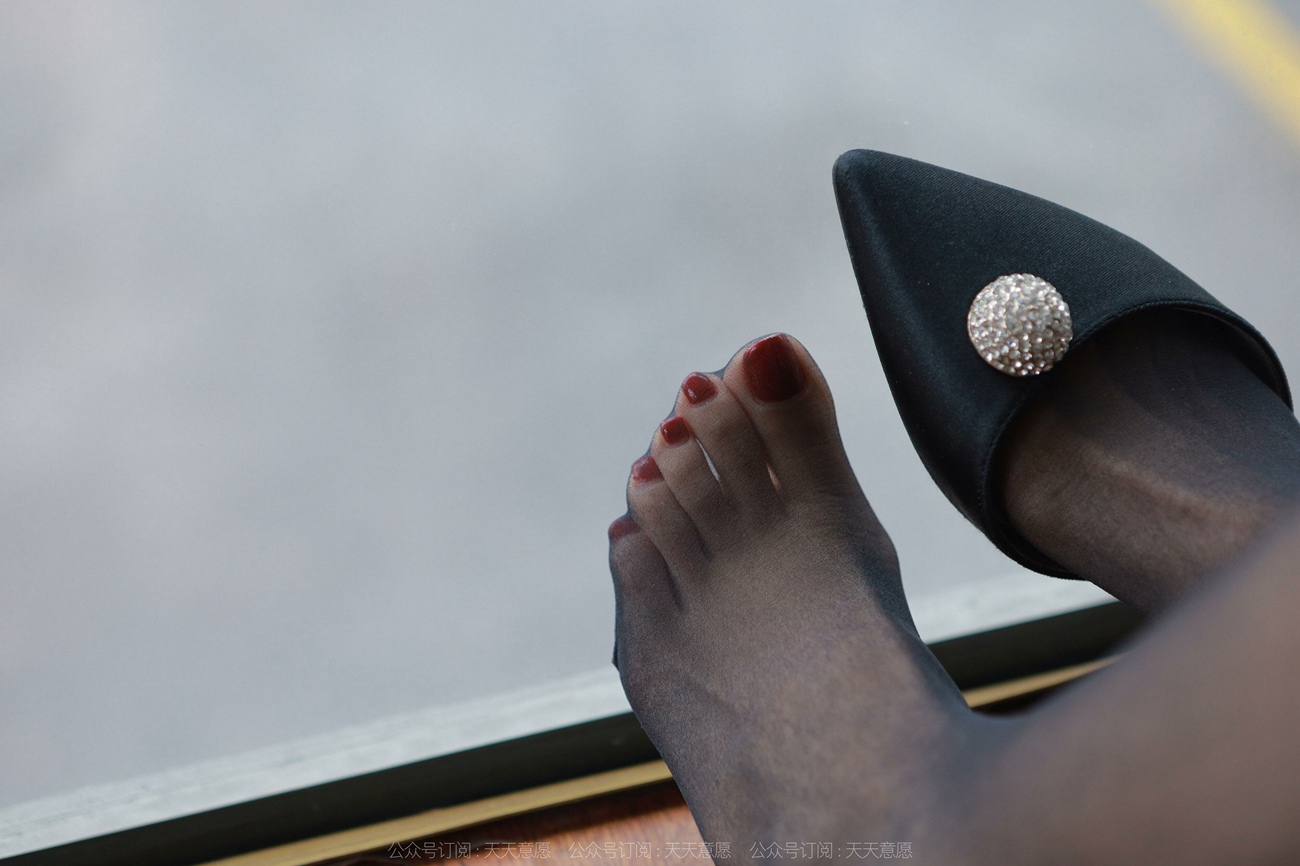 图片[10]-[IESS异思趣向]2022.03.26 丝享家1040：美子《沙发上的黑丝》[97P] – 速更版-美库