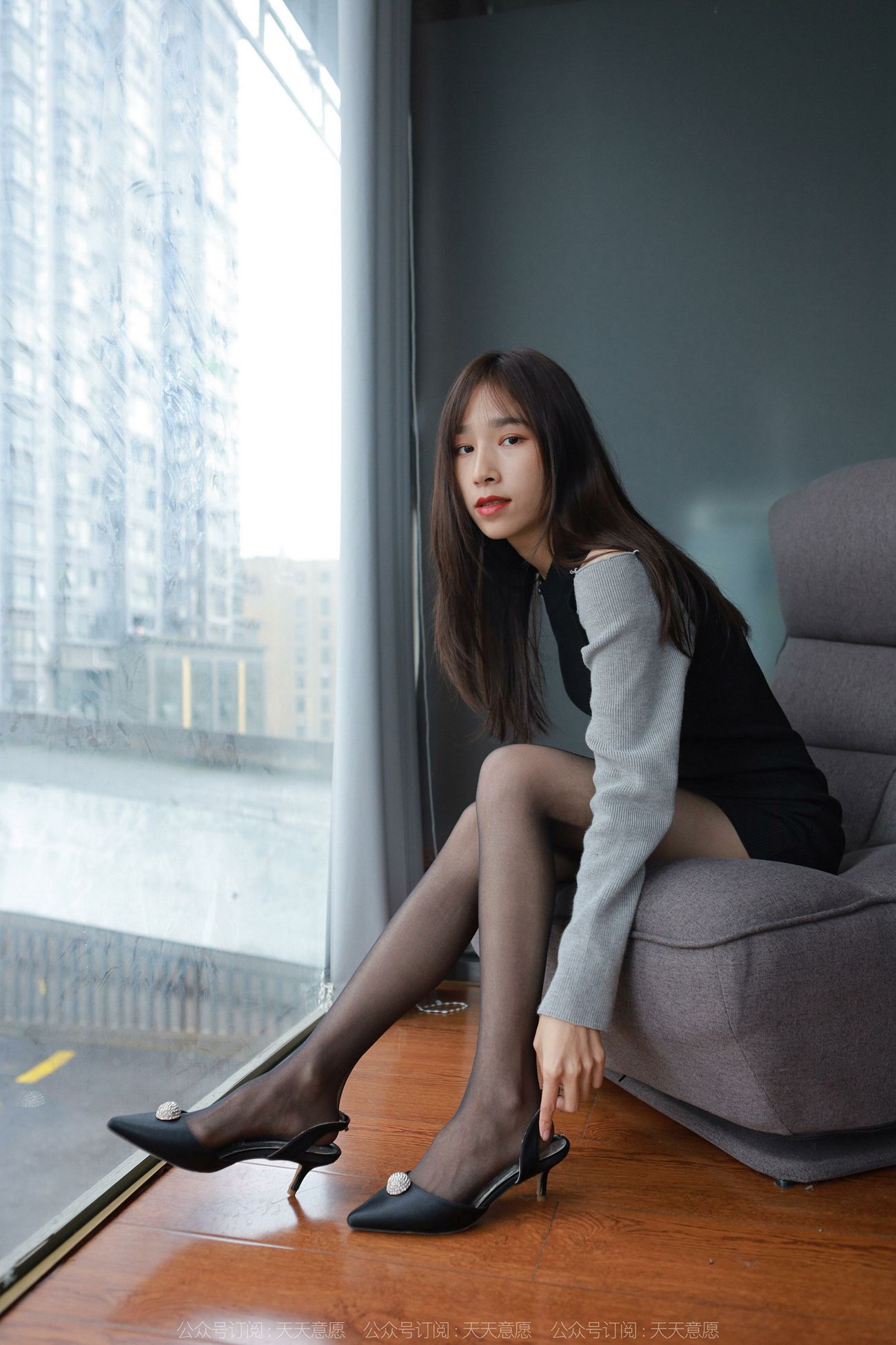 图片[11]-[IESS异思趣向]2022.03.26 丝享家1040：美子《沙发上的黑丝》[97P] – 速更版-美库