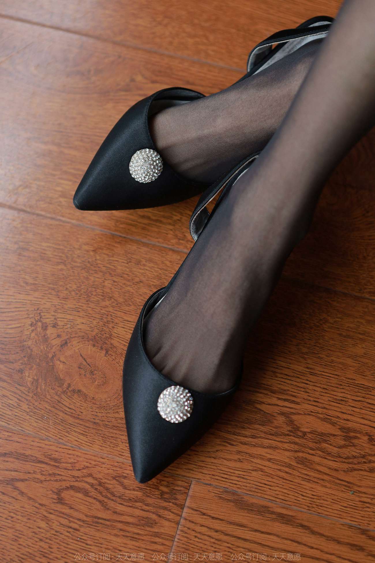 图片[16]-[IESS异思趣向]2022.03.26 丝享家1040：美子《沙发上的黑丝》[97P] – 速更版-美库