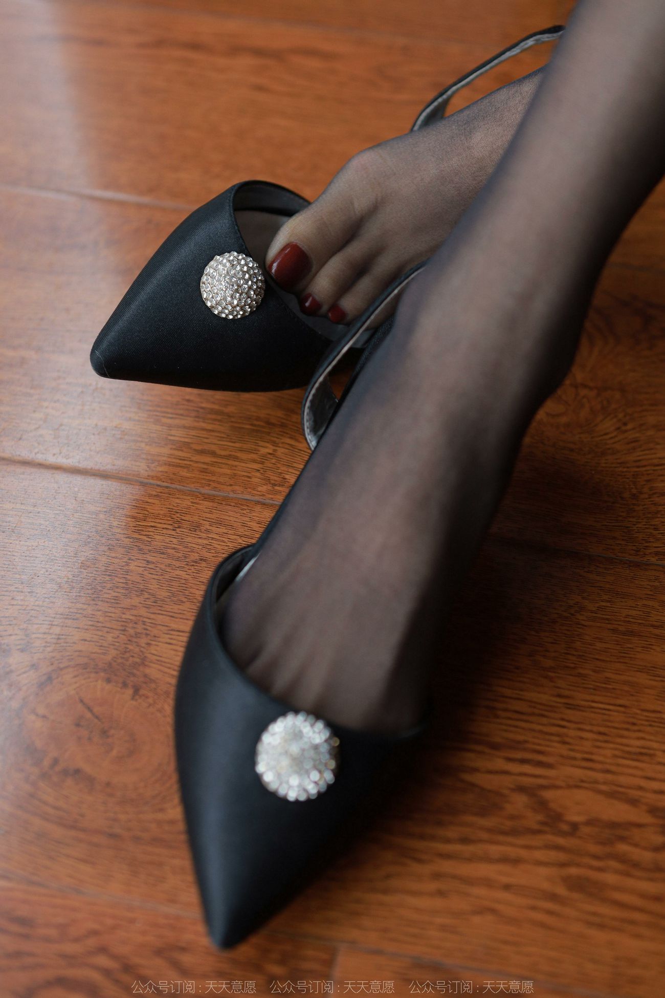 图片[17]-[IESS异思趣向]2022.03.26 丝享家1040：美子《沙发上的黑丝》[97P] – 速更版-美库