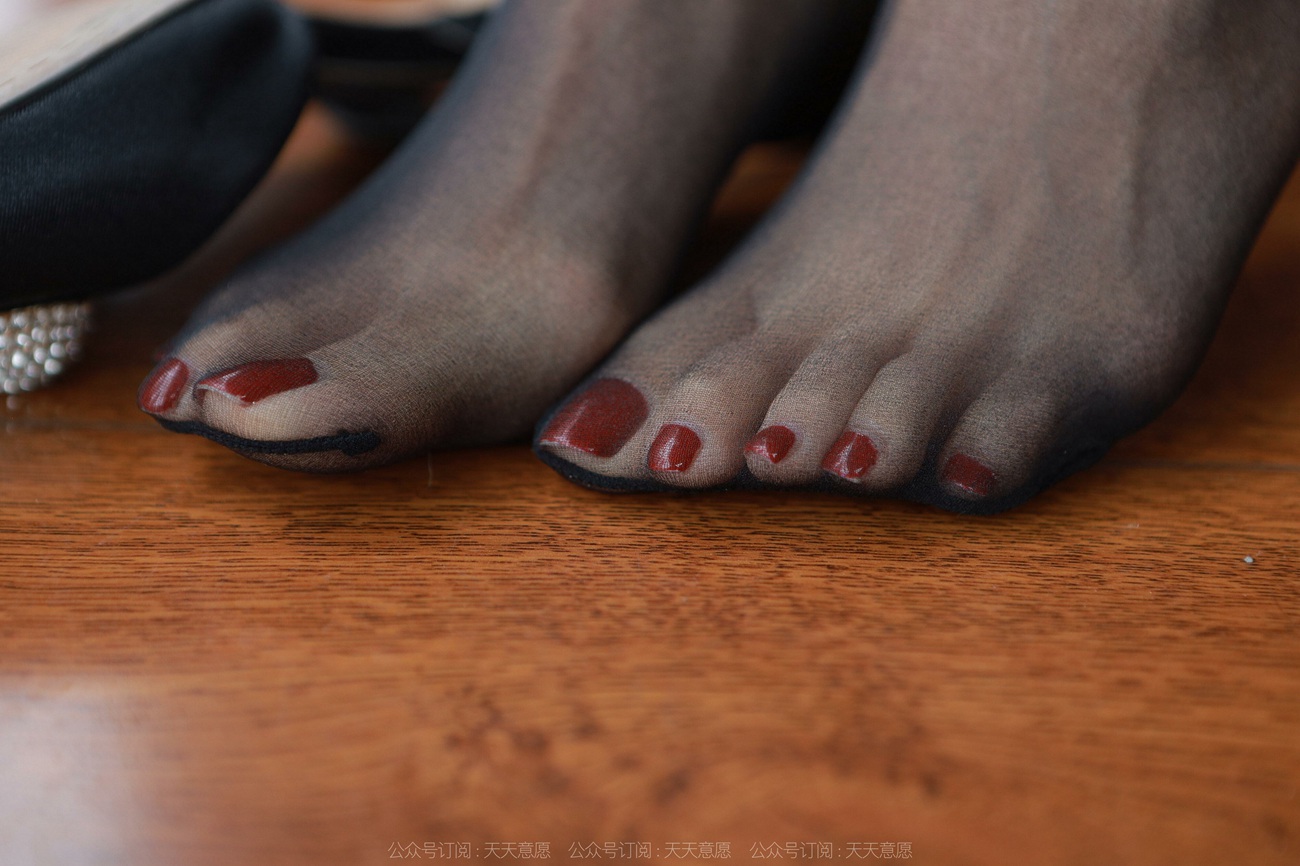 图片[25]-[IESS异思趣向]2022.03.26 丝享家1040：美子《沙发上的黑丝》[97P] – 速更版-美库