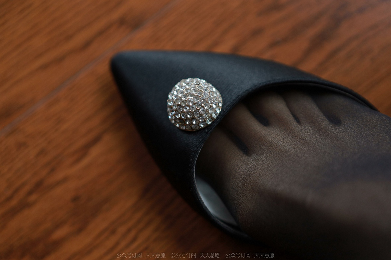 图片[56]-[IESS异思趣向]2022.03.26 丝享家1040：美子《沙发上的黑丝》[97P] – 速更版-美库