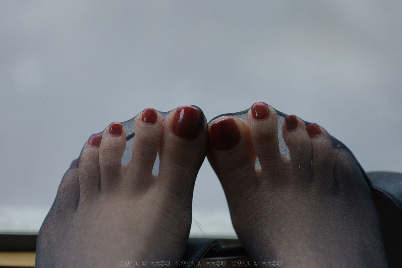 图片[86]-[IESS异思趣向]2022.03.26 丝享家1040：美子《沙发上的黑丝》[97P] – 速更版-美库